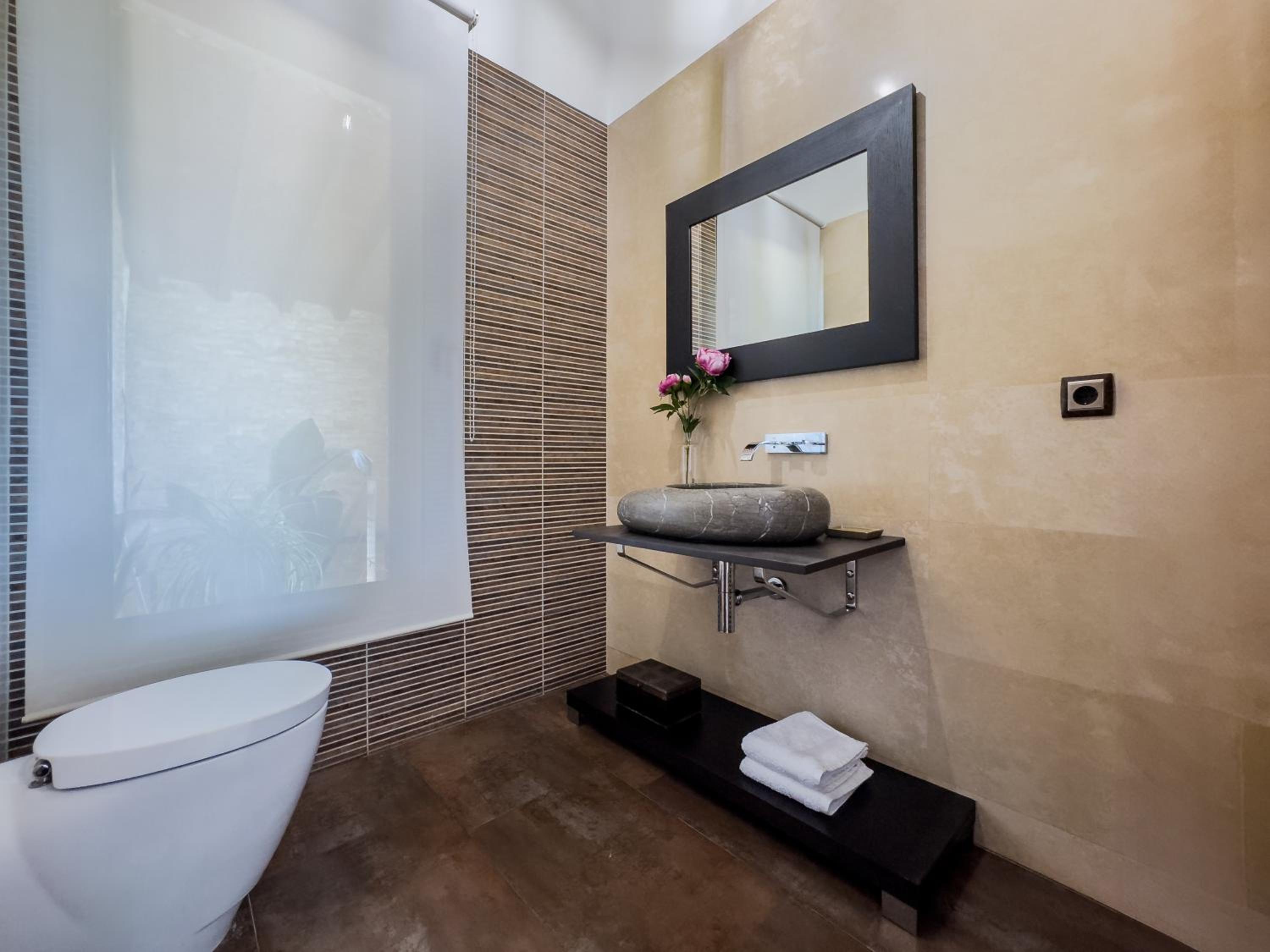 La Carrera, villa moderna con piscina privada en Mogro Cantabria