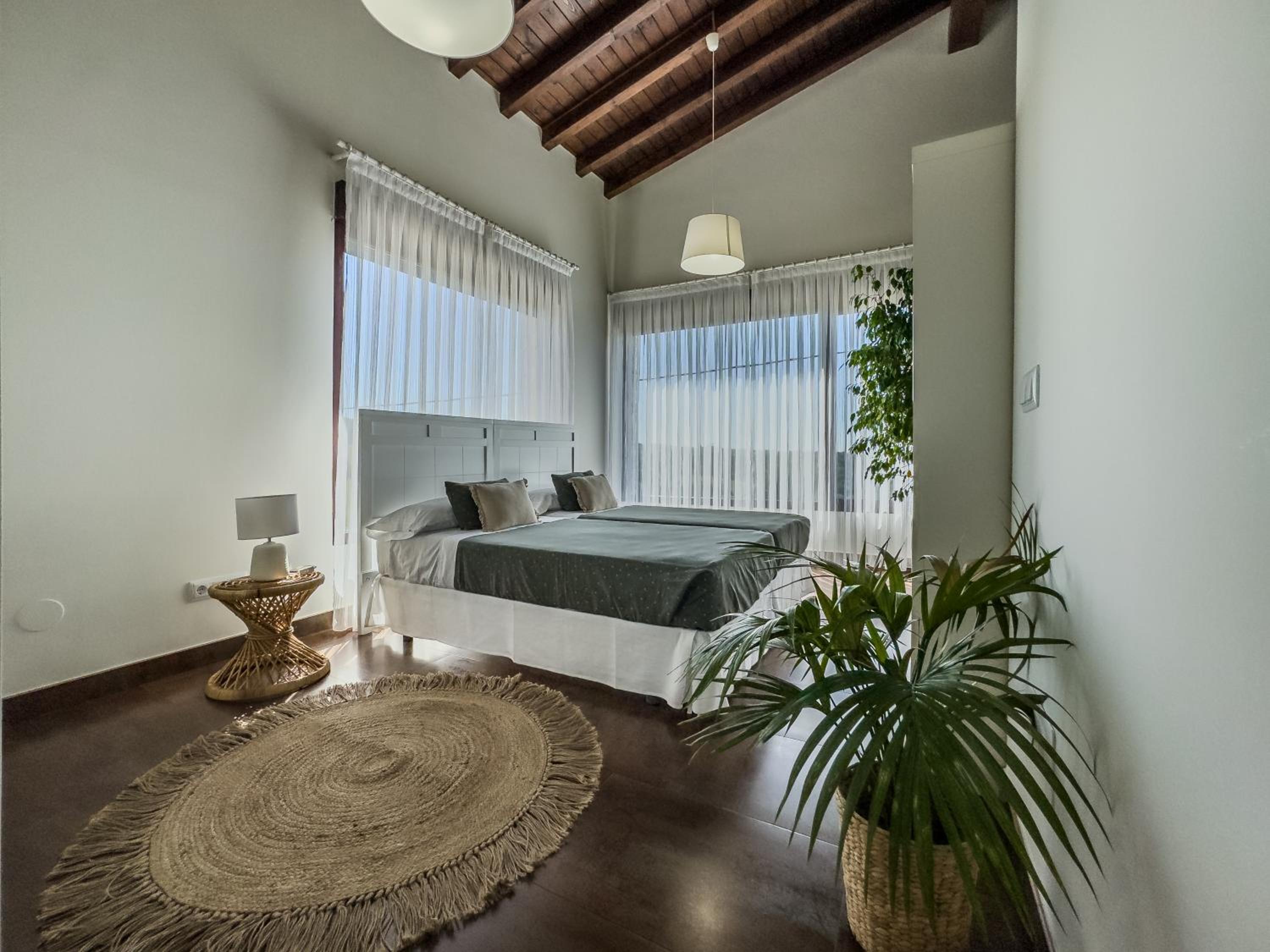 La Carrera, villa moderna con piscina privada en Mogro Cantabria