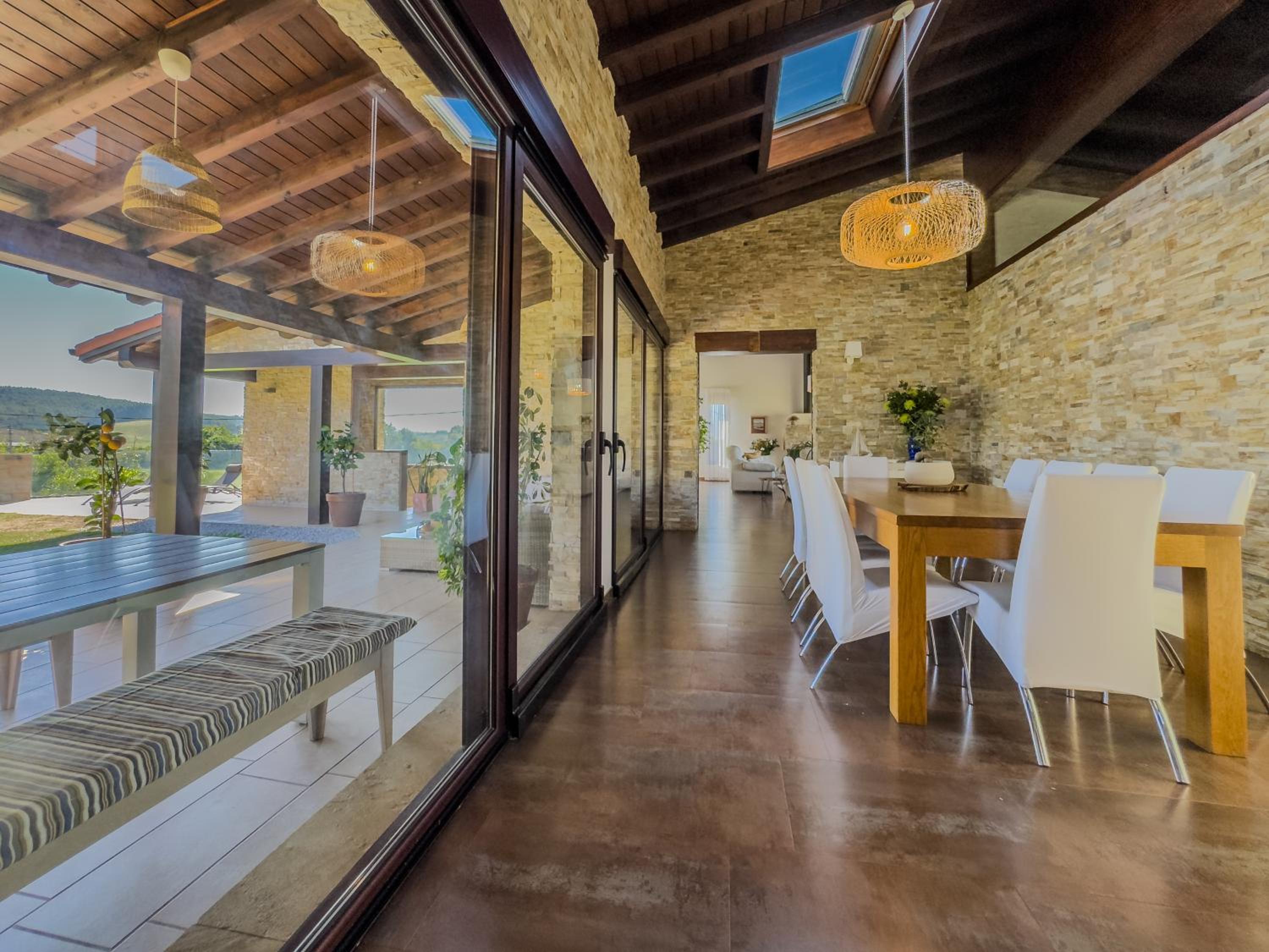 La Carrera, villa moderna con piscina privada en Mogro Cantabria