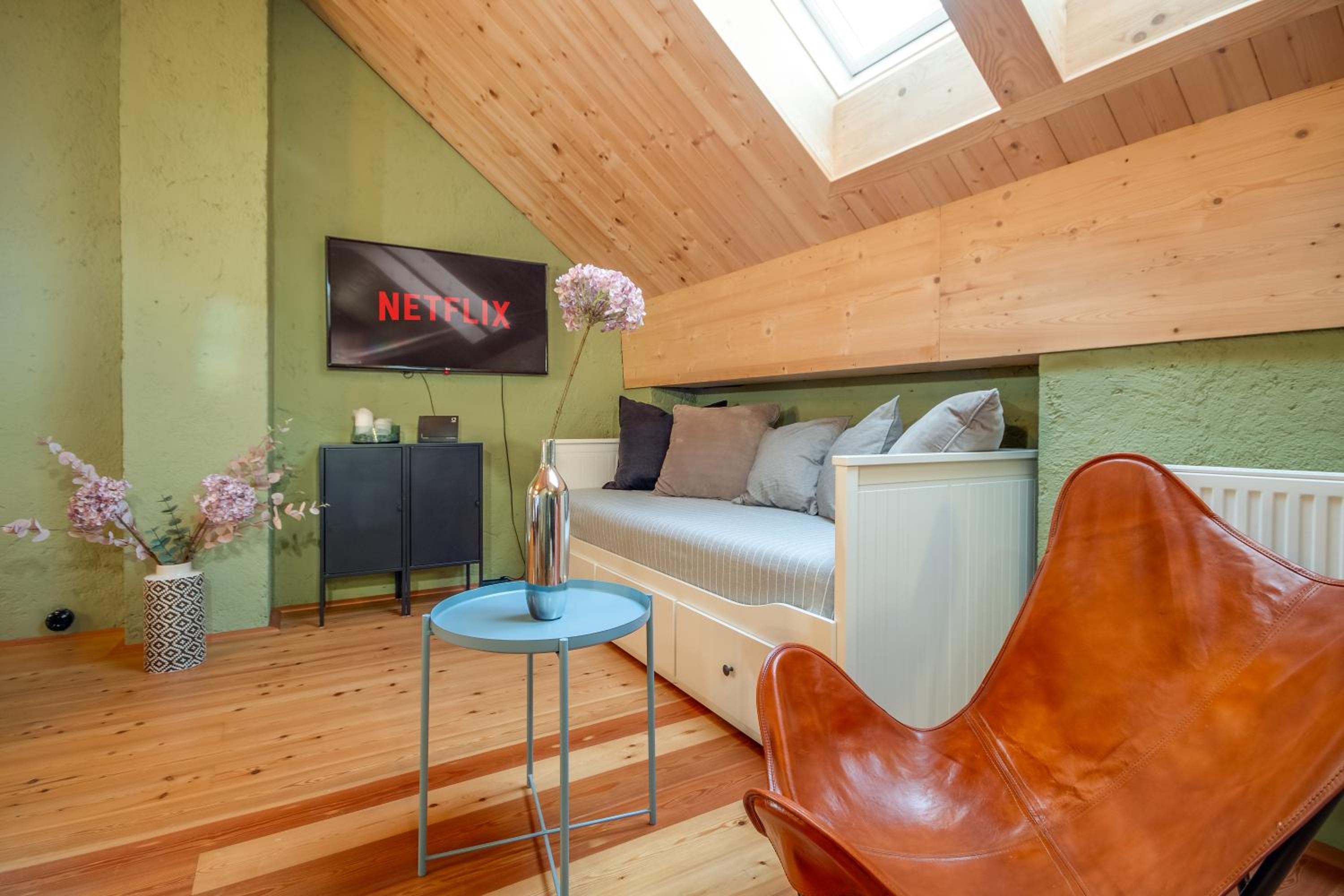 Großes City-Loft - Schwingstuhl & Sterne