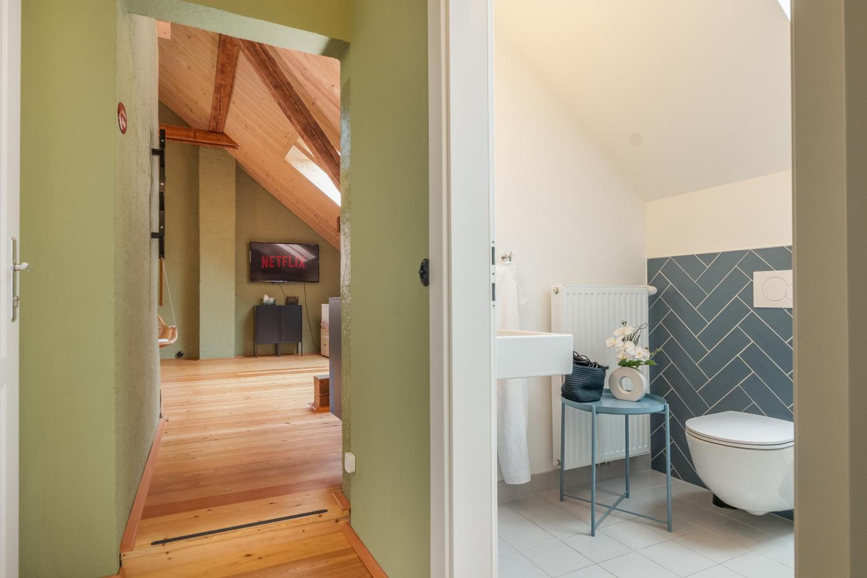 Großes City-Loft - Schwingstuhl & Sterne