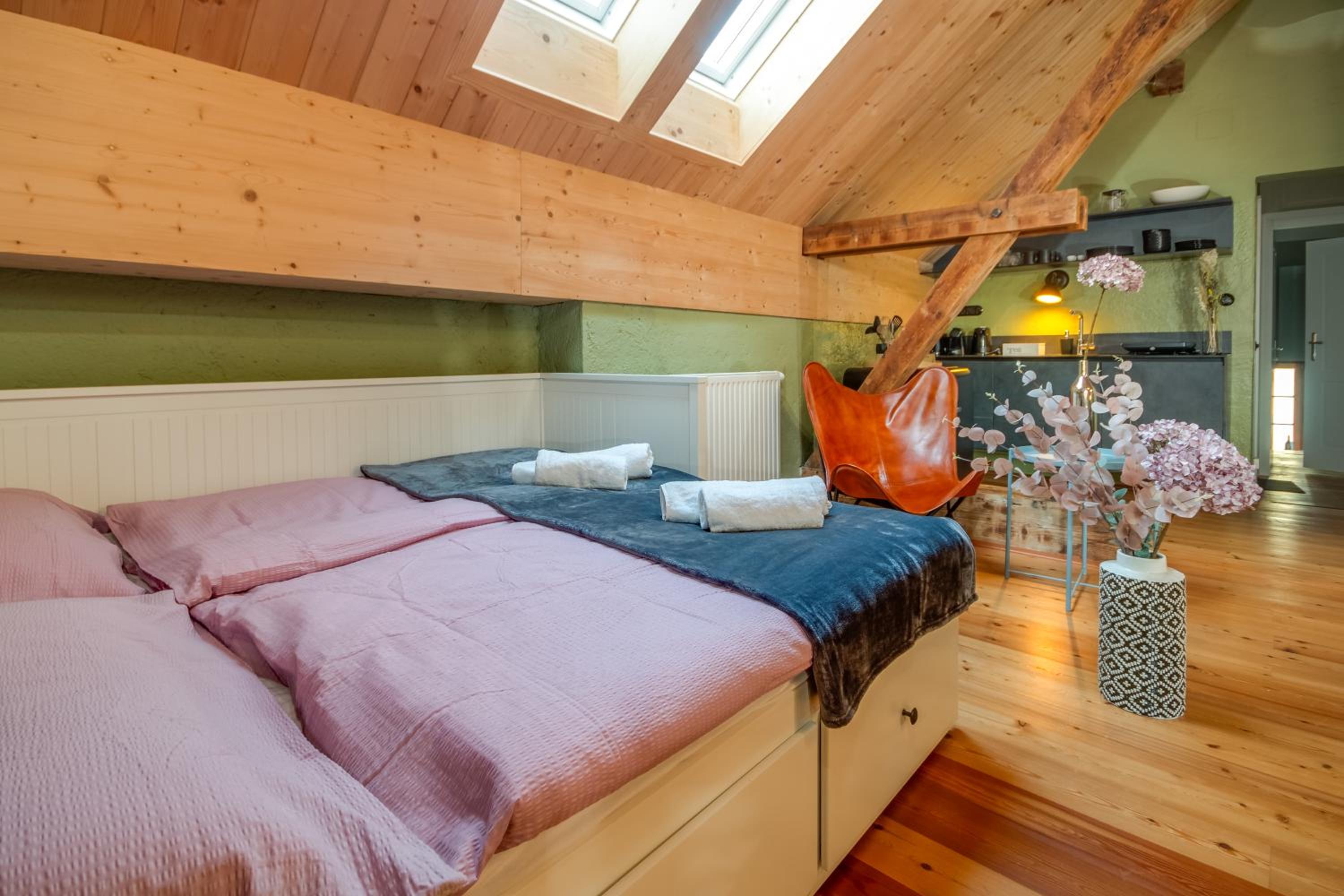 Großes City-Loft - Schwingstuhl & Sterne