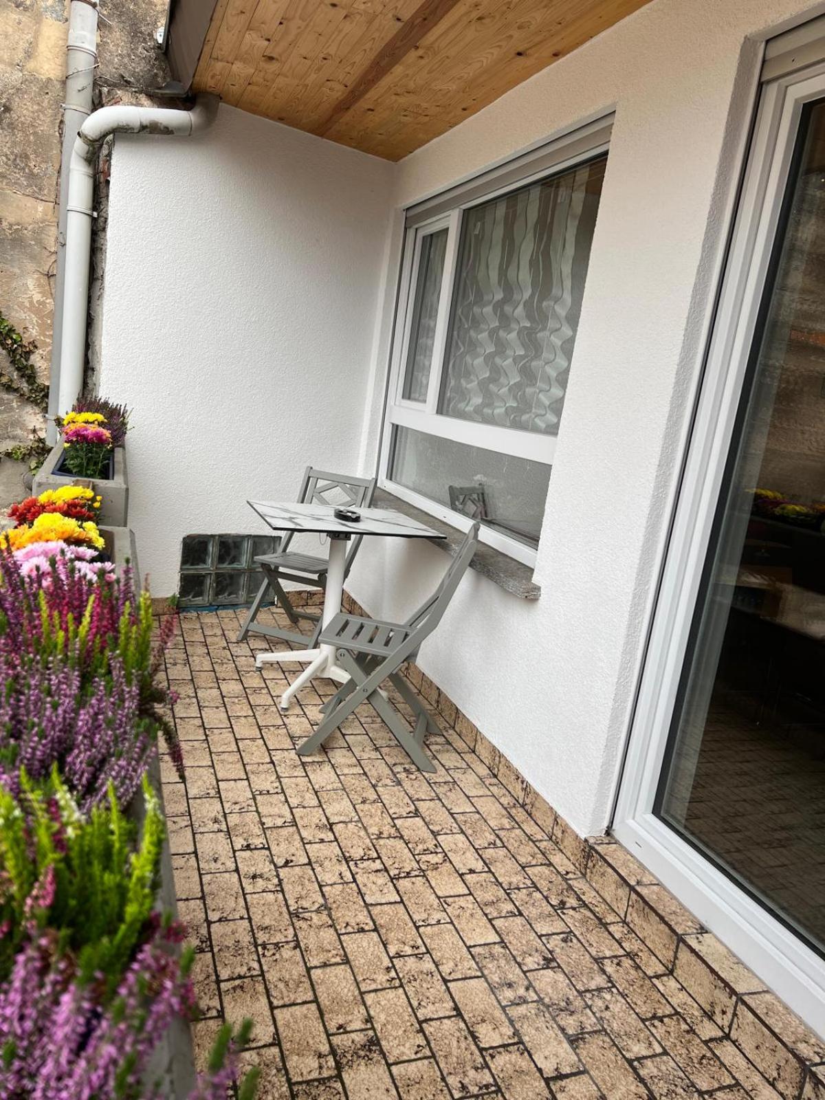 VipStay Stilvolle 58m2 Suite mit Balkon, kostenlosen Parkplatz und Wlan, Nähe zu SAP, MLP, Heidelberg, Museum Sinsheim, Motodrom Hockenheim usw