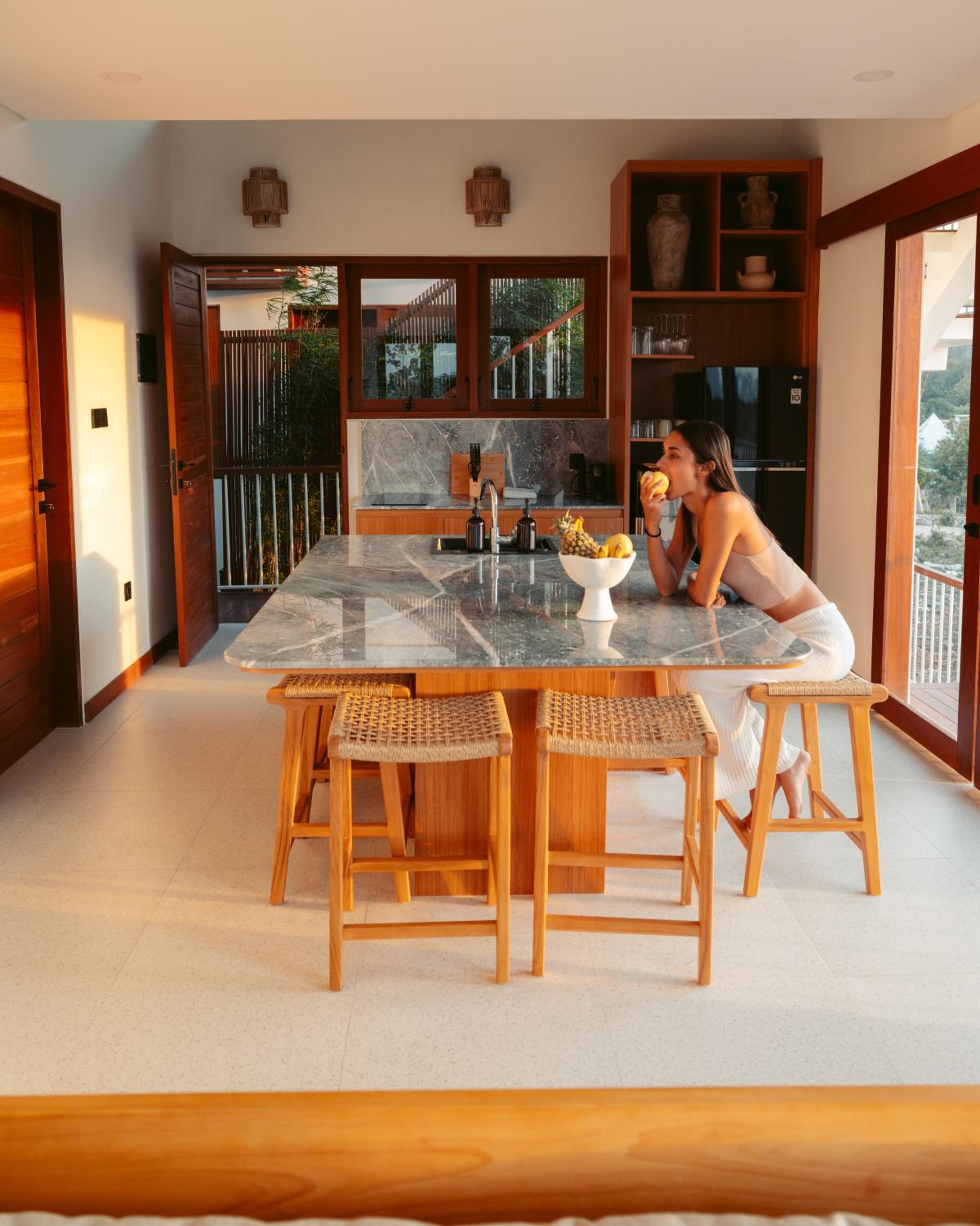 Treetop 2 - Scenic Bingin villa w master loft & sunrise views view 4