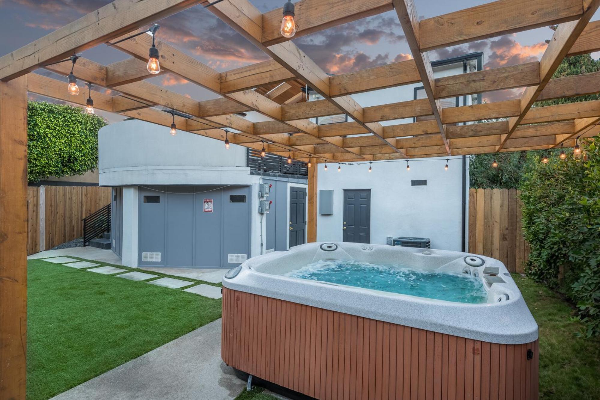 5MM Luxurious Stylish Home In Beverly Hills