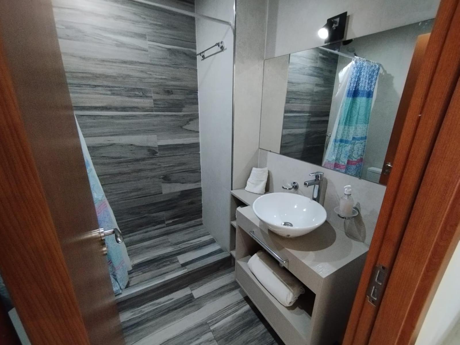 Canning Park premium apartment for 4