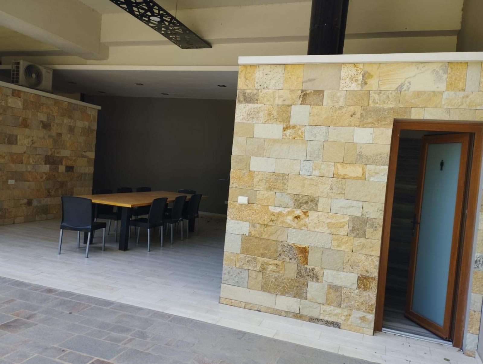 Canning Park premium apartment for 4