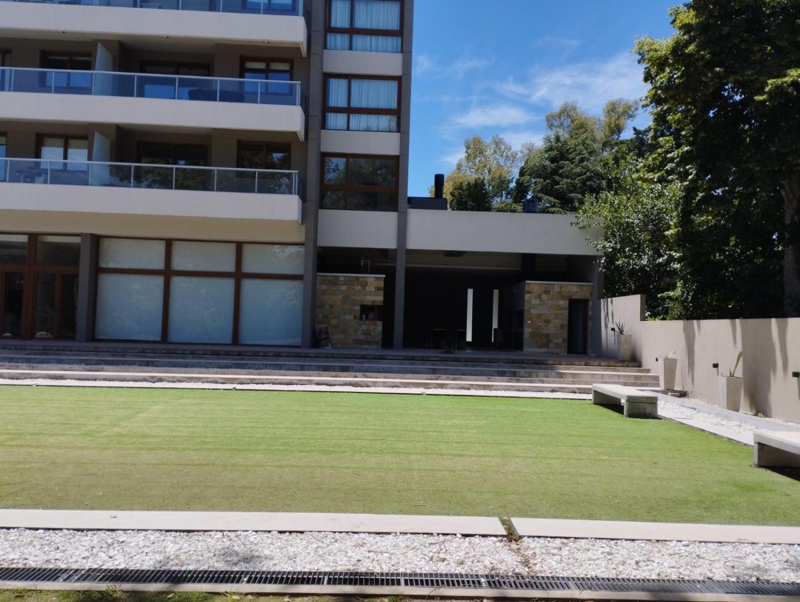 Canning Park premium apartment for 4