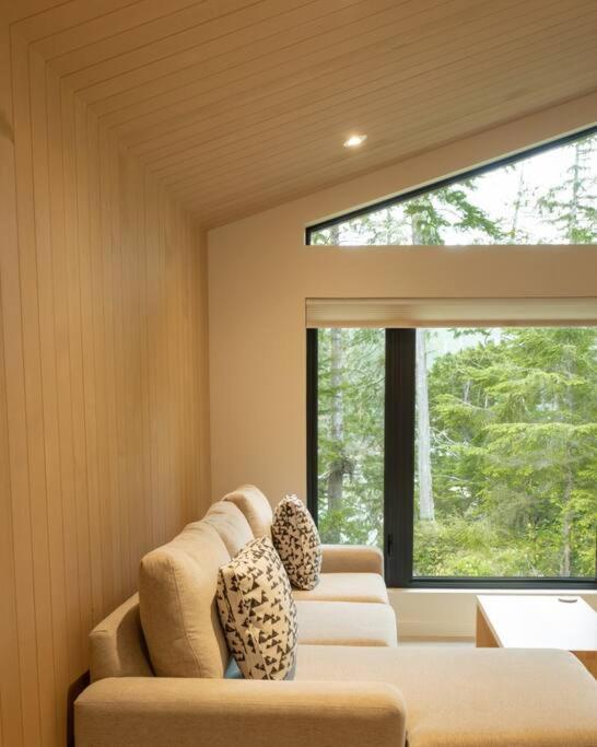 Calmwater Retreat New 2 br Hot Tub