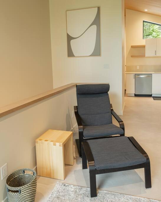 Calmwater Retreat New 2 br Hot Tub