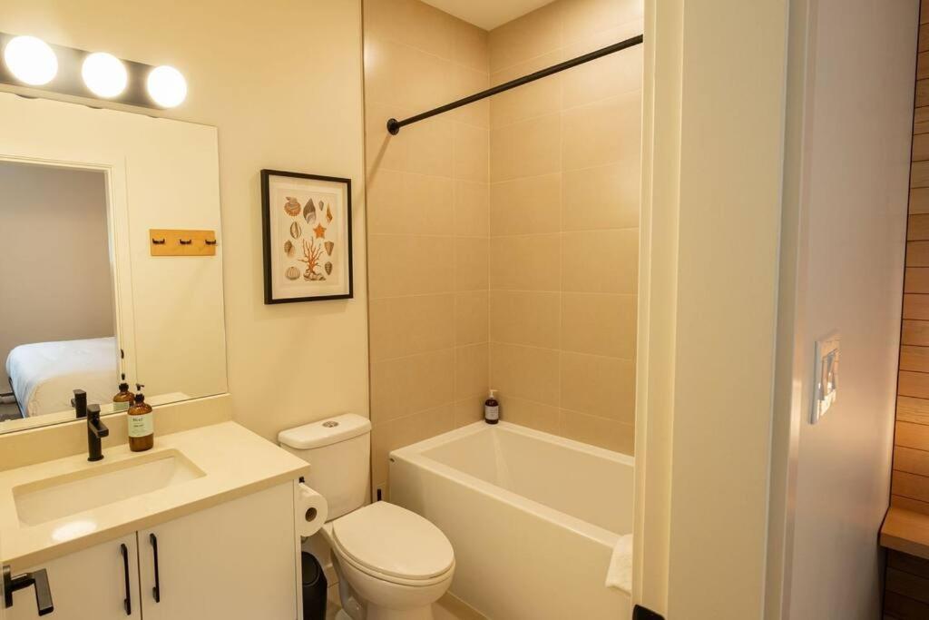 Calmwater Retreat New 2 br Hot Tub