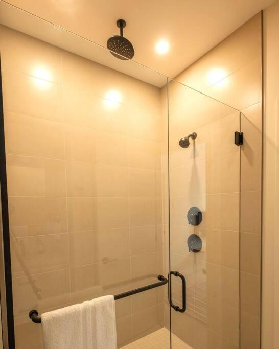 Calmwater Retreat New 2 br Hot Tub