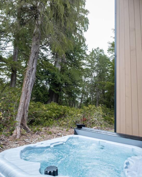 Calmwater Retreat New 2 br Hot Tub