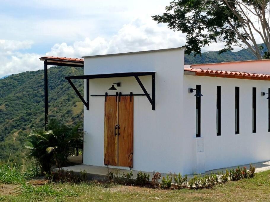 Vista preciosa-clima cálido-calma-pueblo histórico