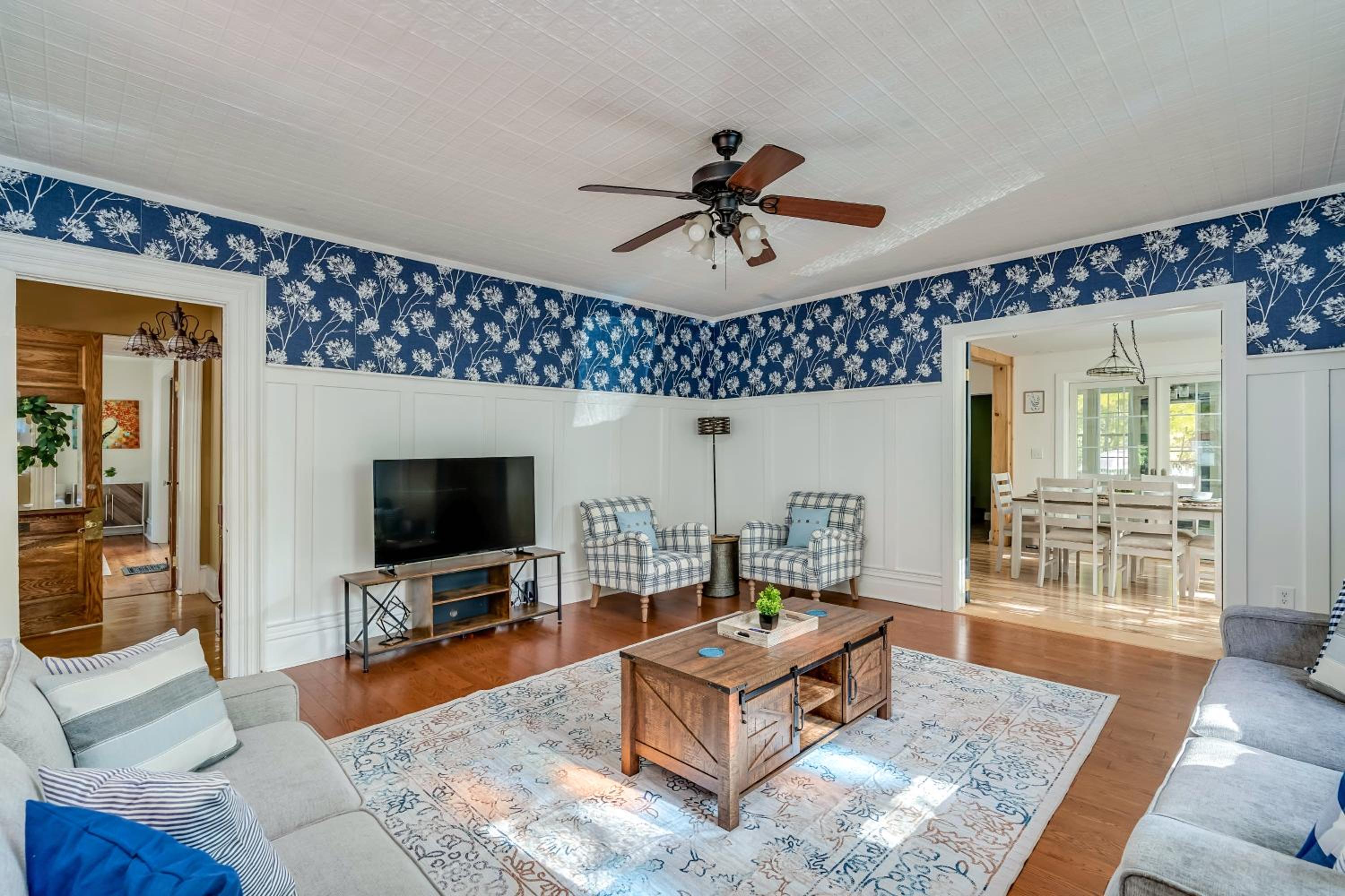 Downtown Spacious Family Oasis
