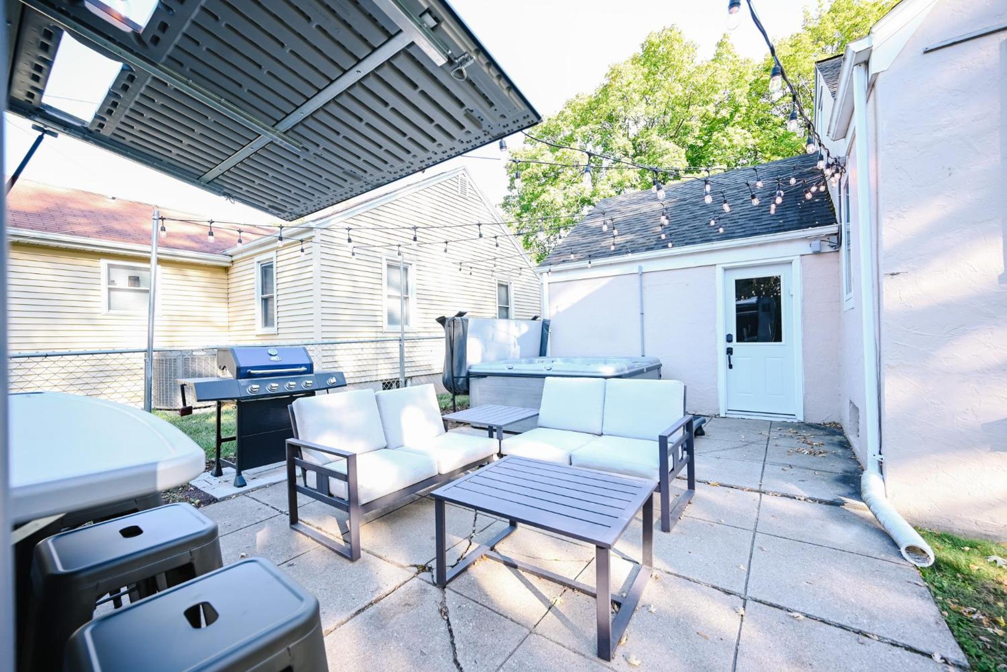 Hotel Gorgeous 3 Bedroom Home, Minutes From Lambeau!