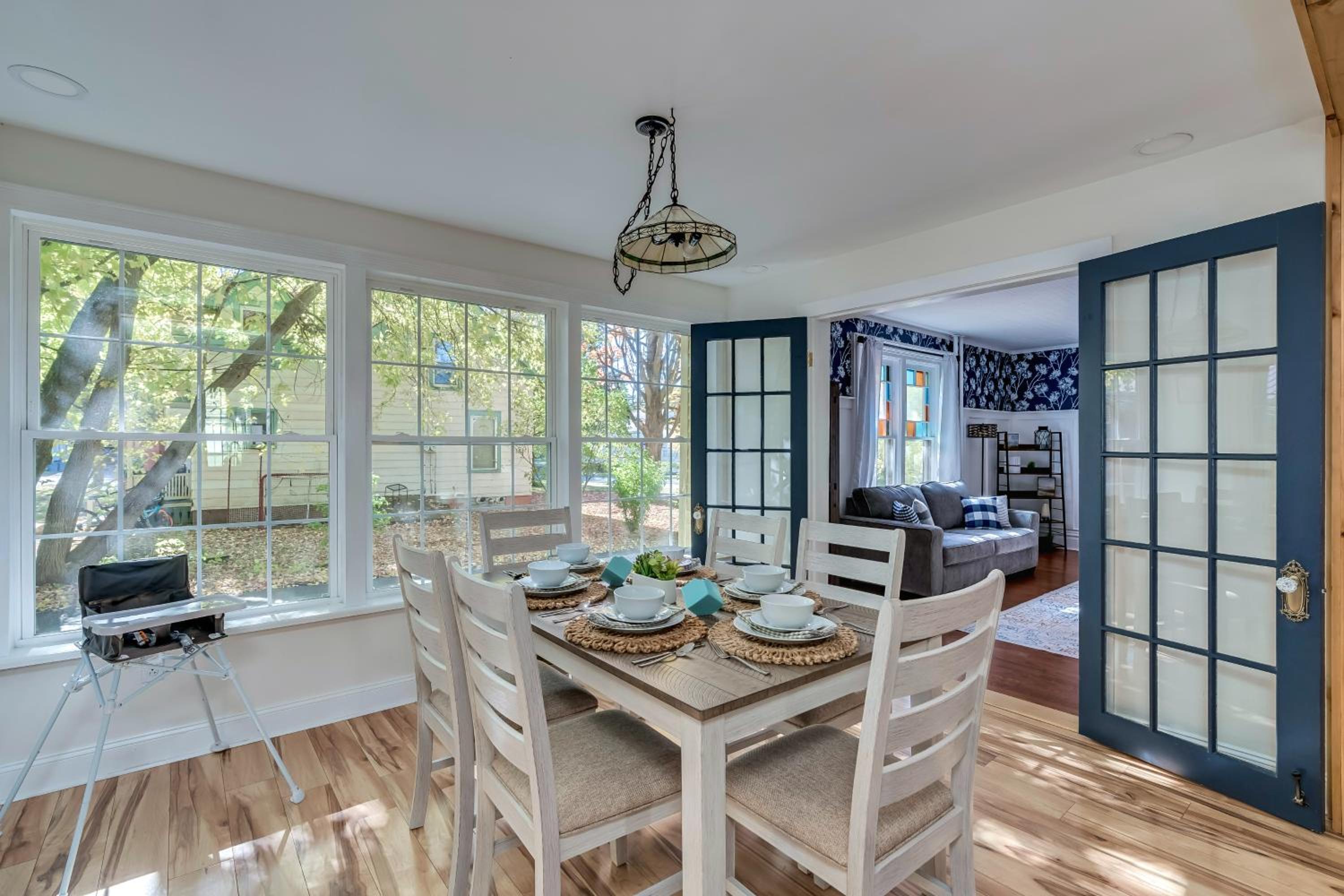 Downtown Spacious Family Oasis