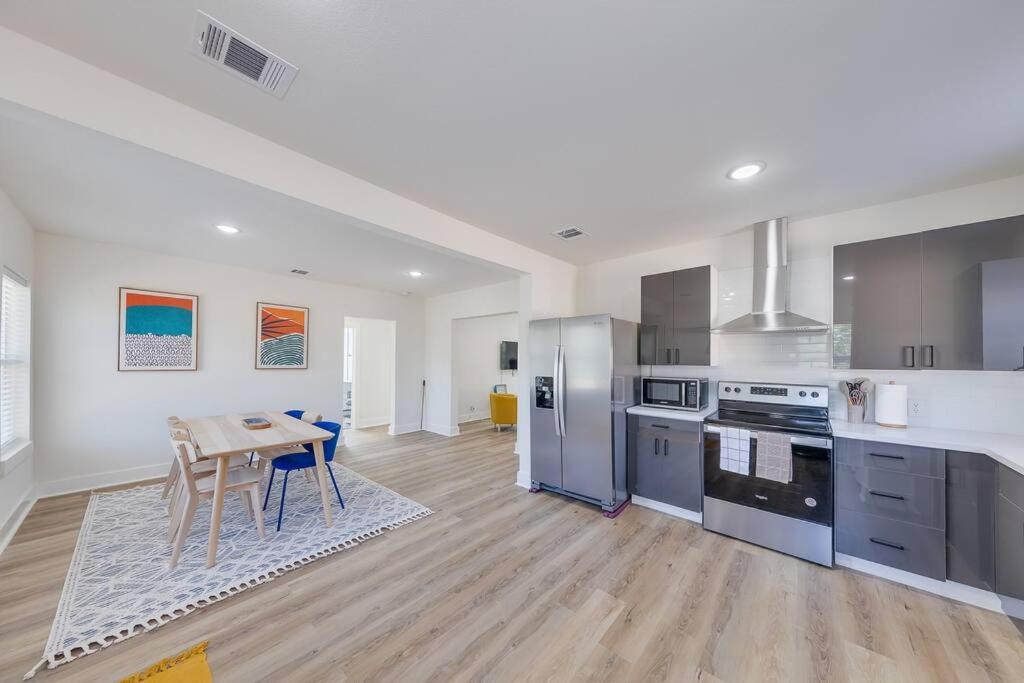 Modern Houston Hideaway view 3