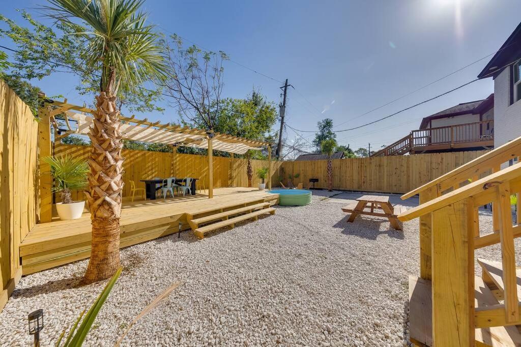 Modern Houston Hideaway view 4
