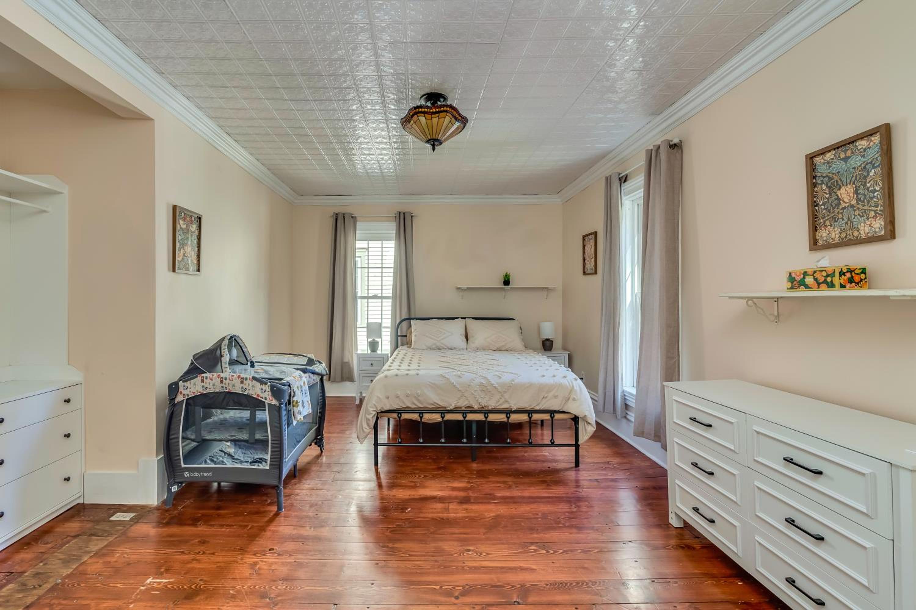 Downtown Spacious Family Oasis