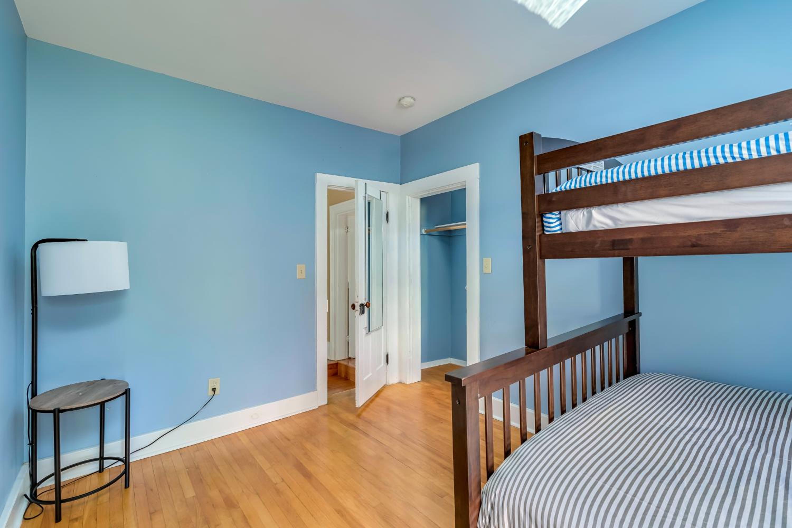 Downtown Spacious Family Oasis