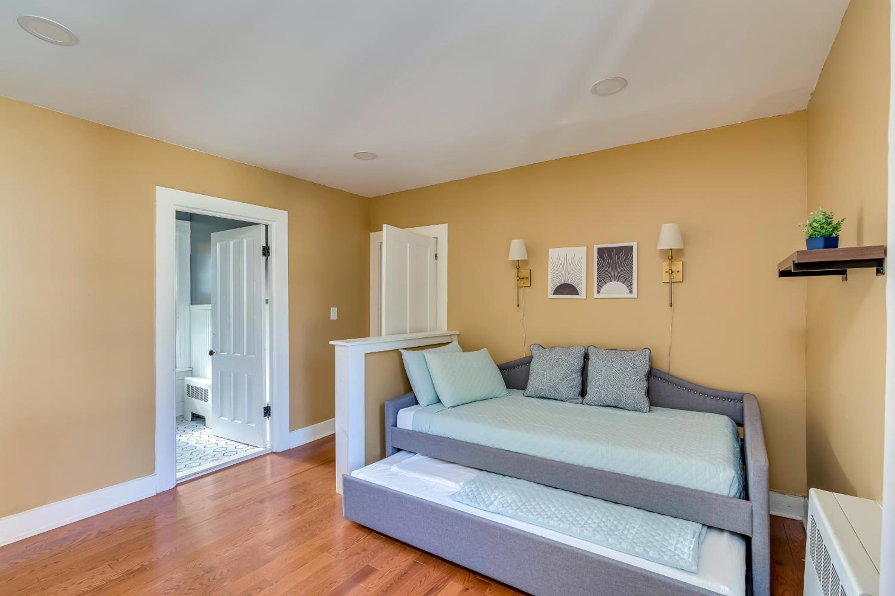 Downtown Spacious Family Oasis