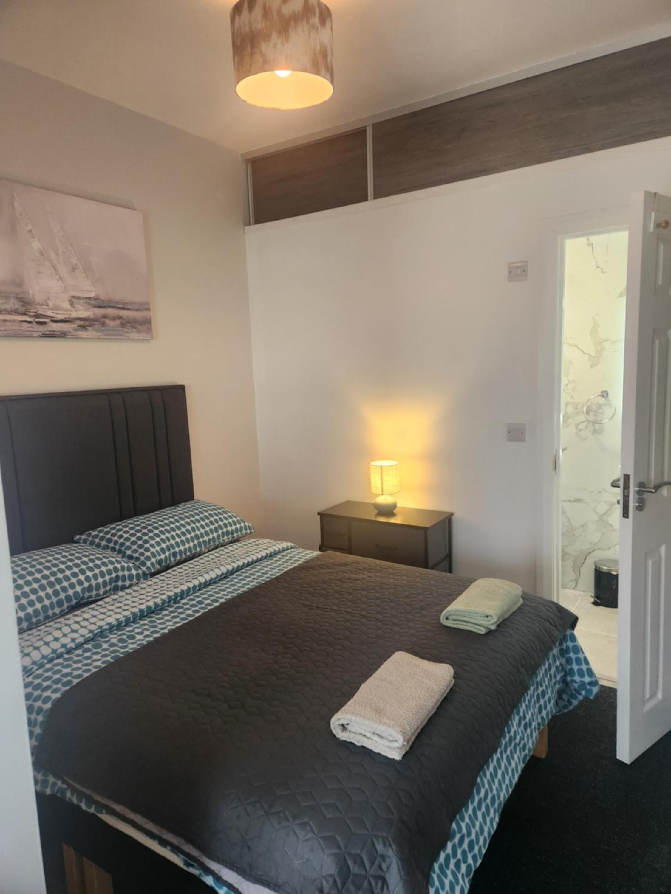 Dublin Deluxe Twin or king bed Studio Near Airport & City