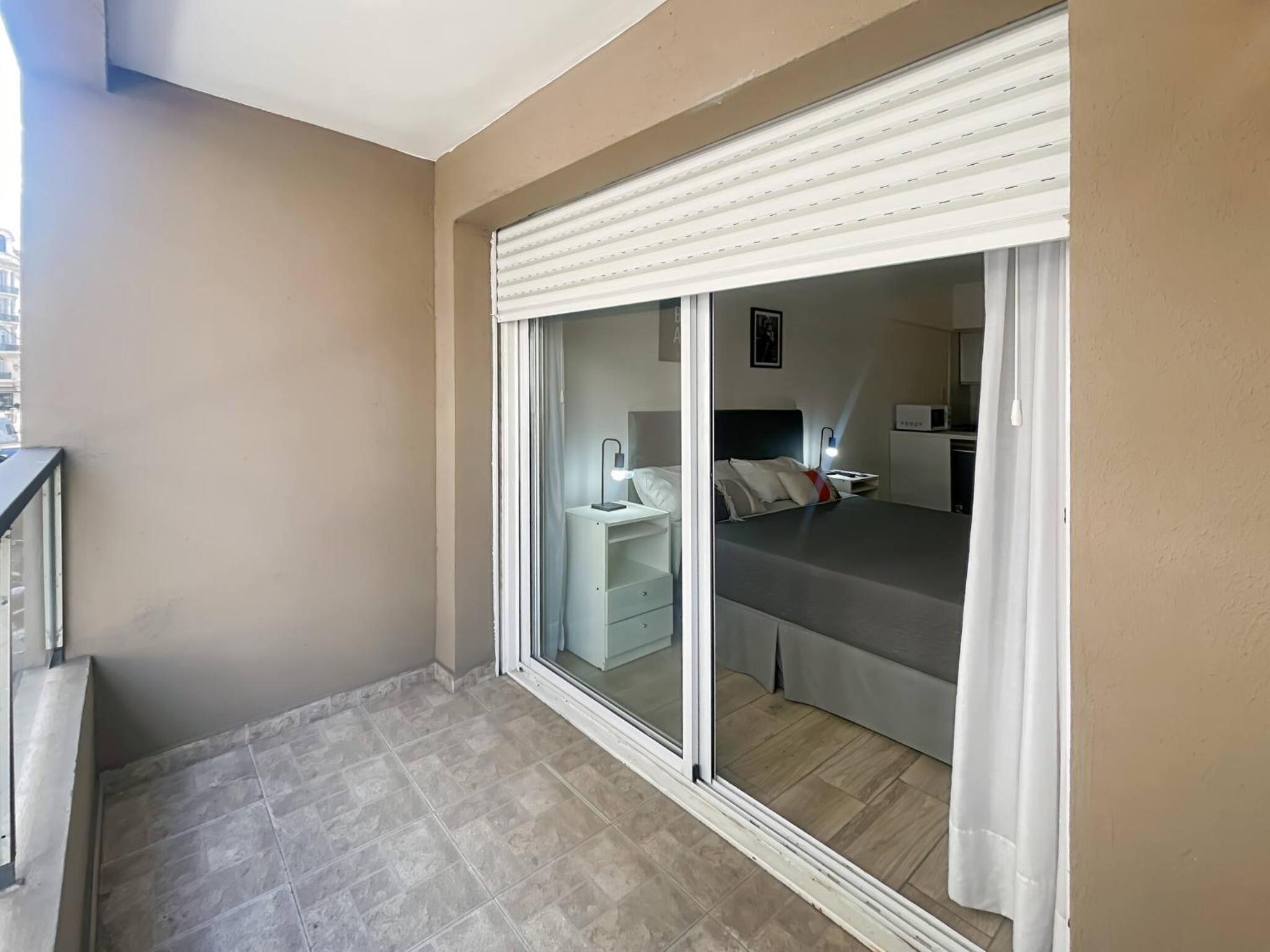 Modern Studio with Amenities in the Heart of the City -U6