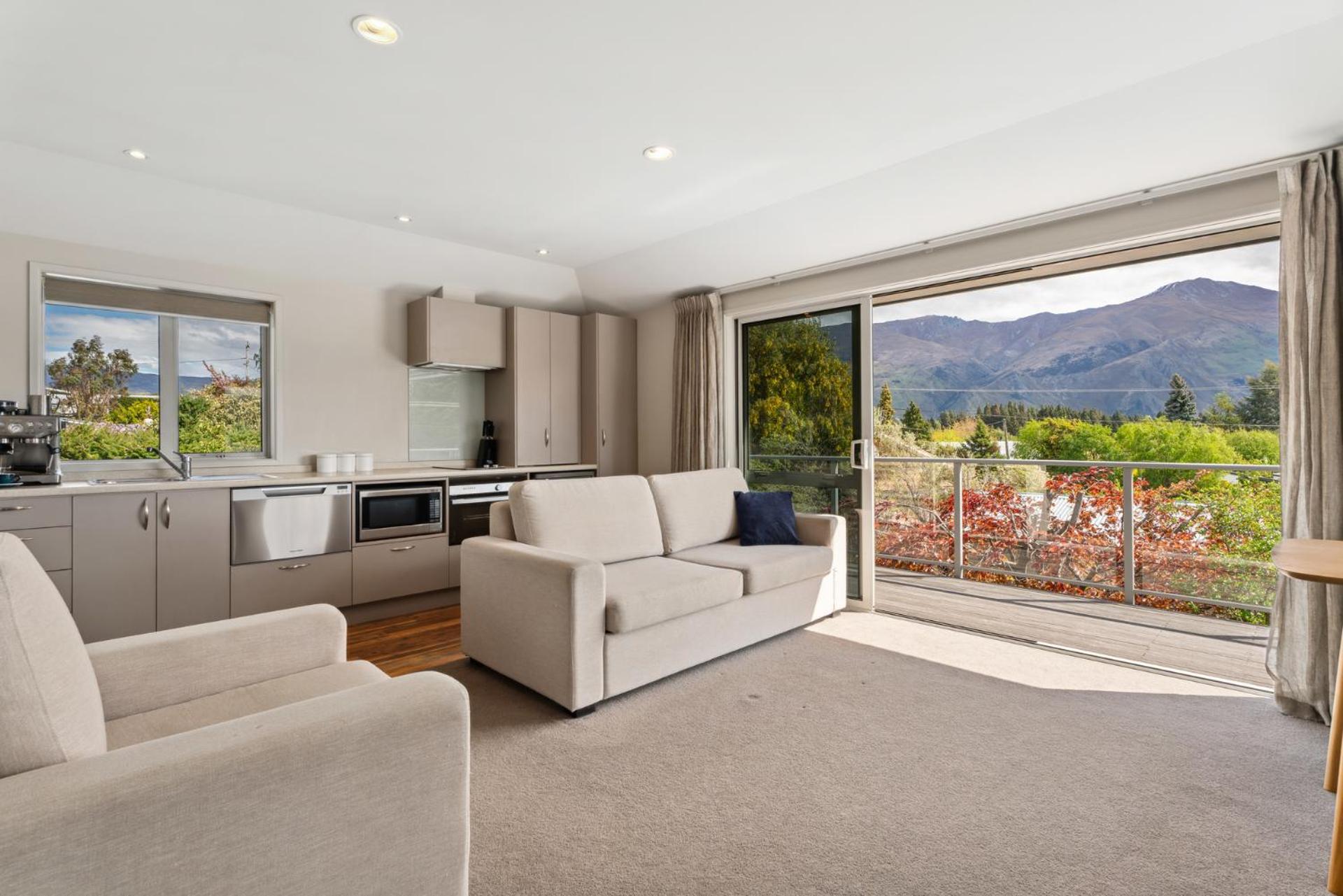 Wonderful Warmth - Wanaka Holiday Home view 2