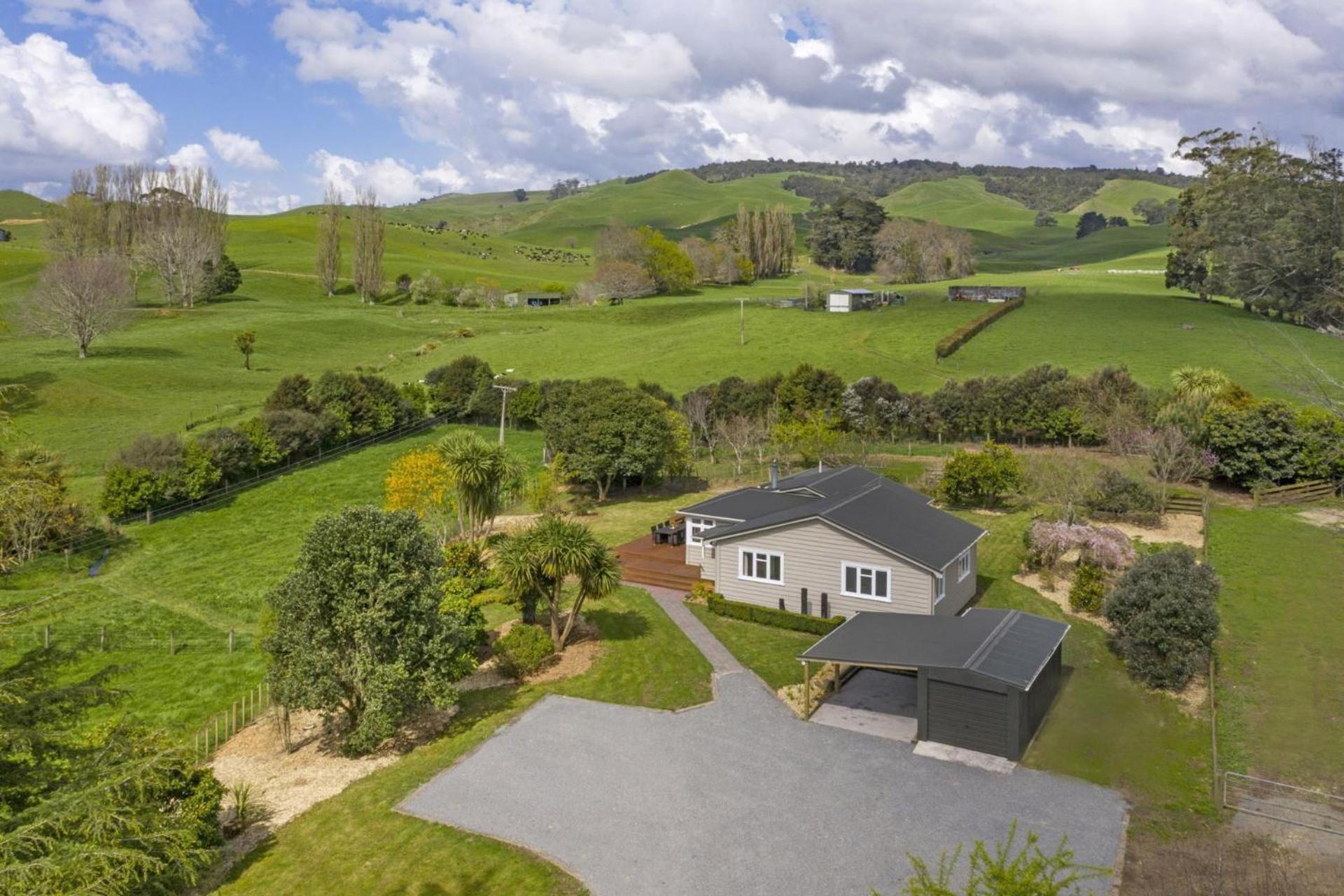 Scotsman Valley Road Cottage view 2