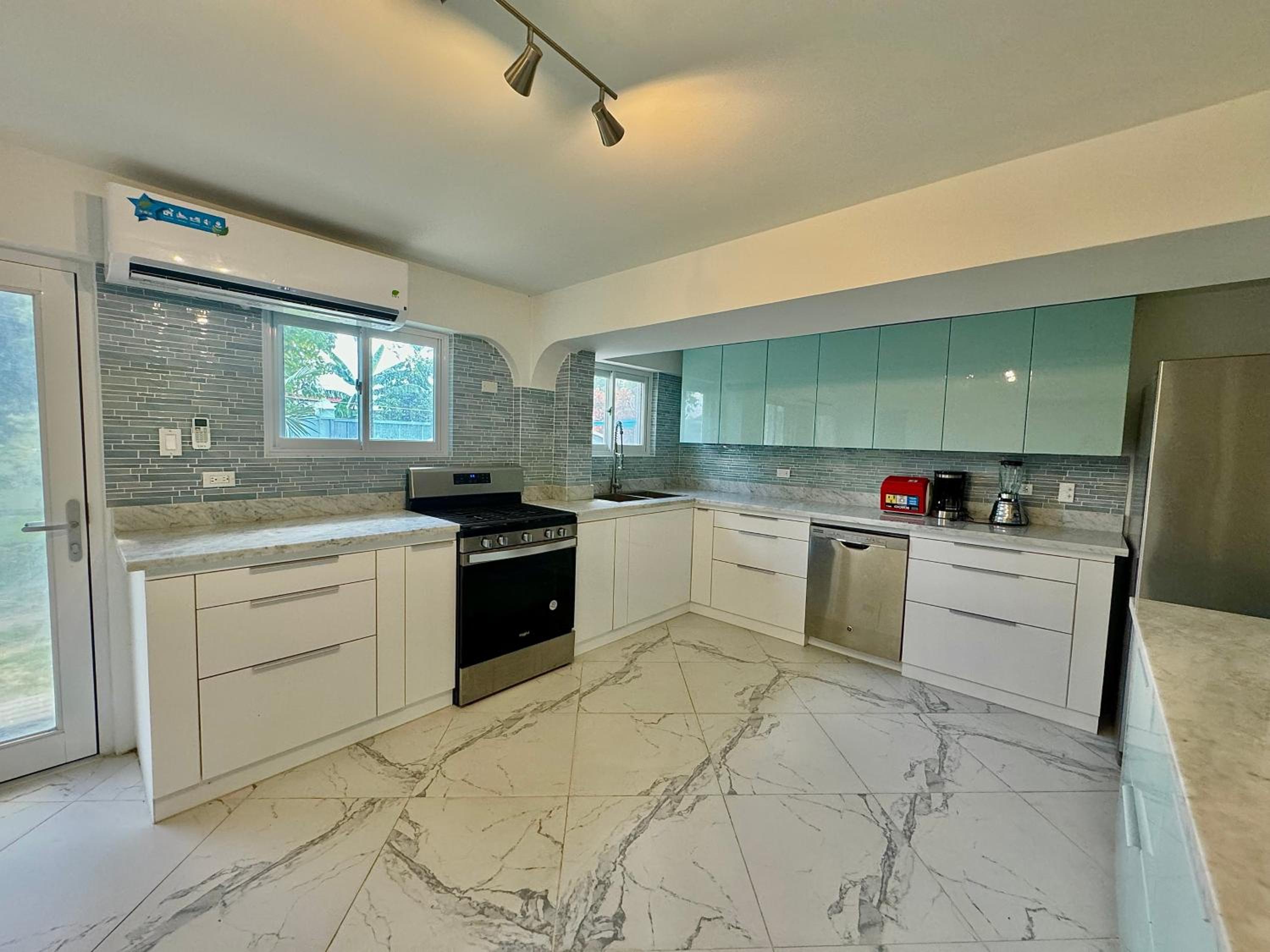 Sunset Suite - Beach Front Estates view 2
