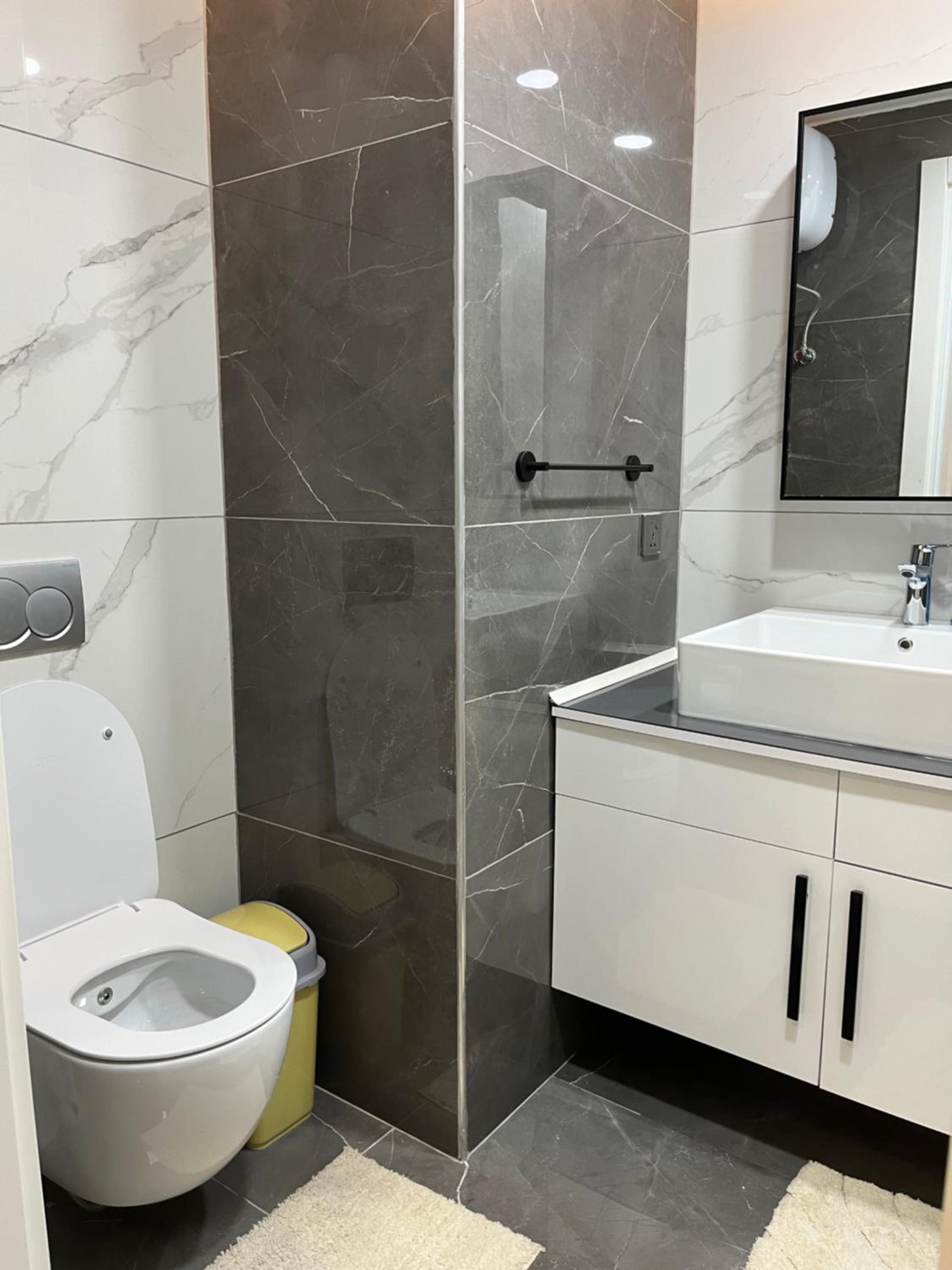 Accra Luxurious Apartment at KASS TOWERS view 3