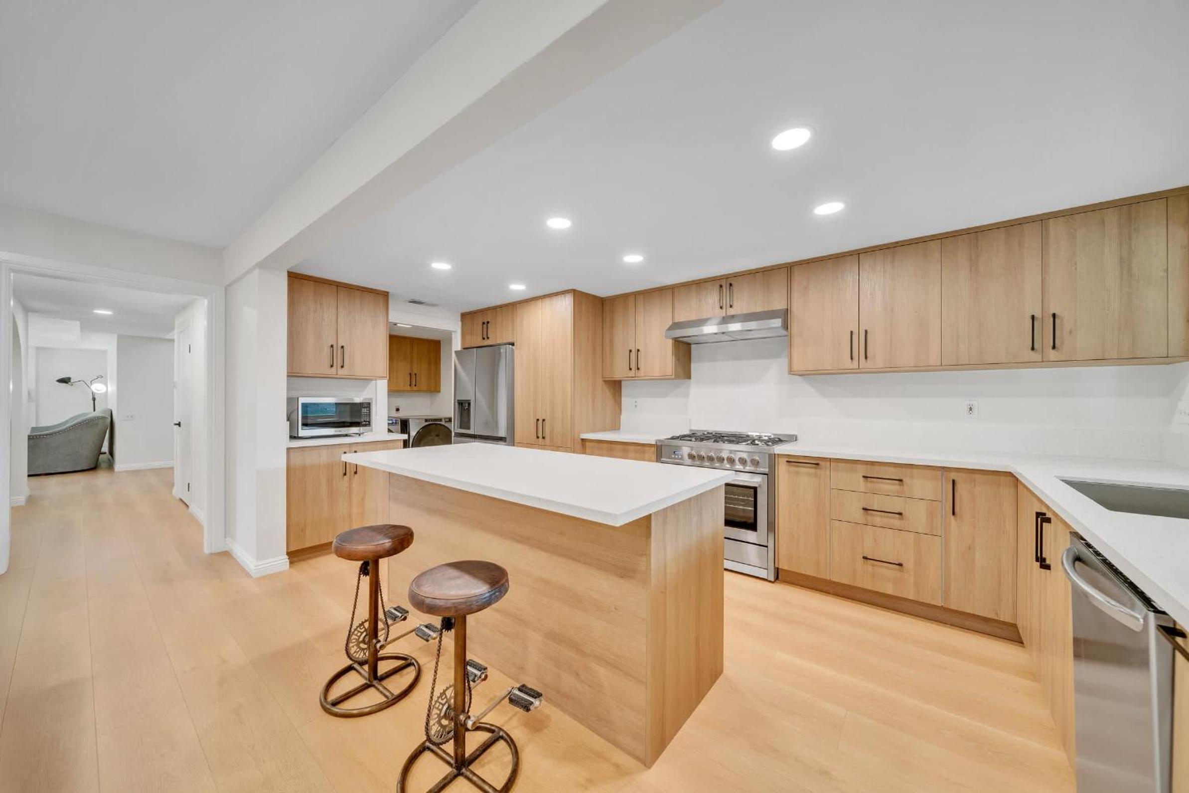 Modern 2-Story Home in Thousand Oaks Near LA Hotspots view 4