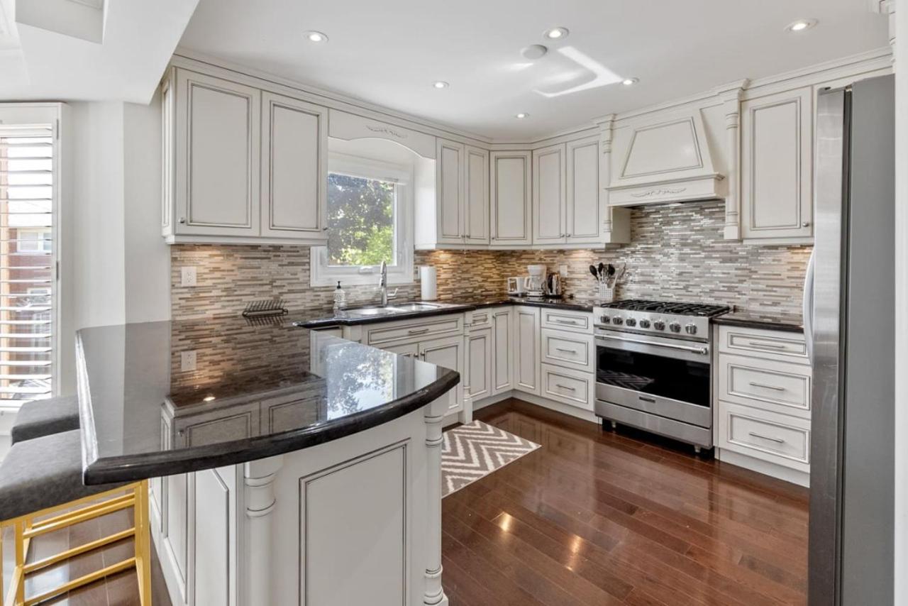 Modern 4BR Retreat with Premium Comforts and Parking