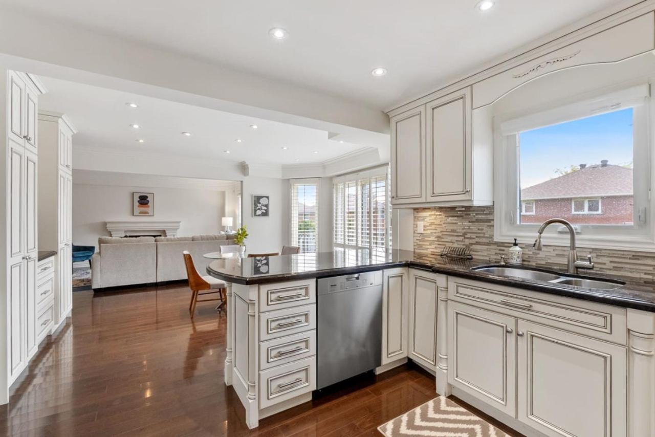 Modern 4BR Retreat with Premium Comforts and Parking