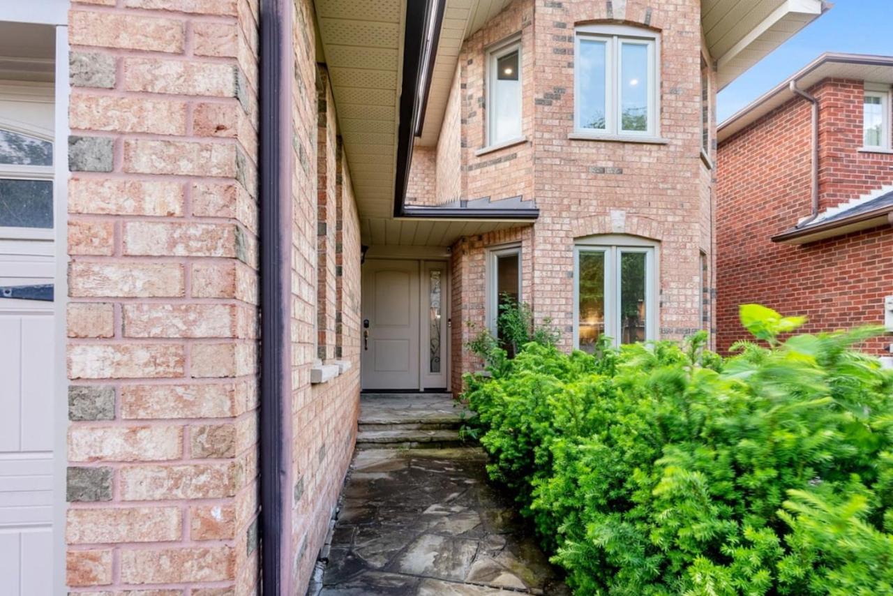 Modern 4BR Retreat with Premium Comforts and Parking