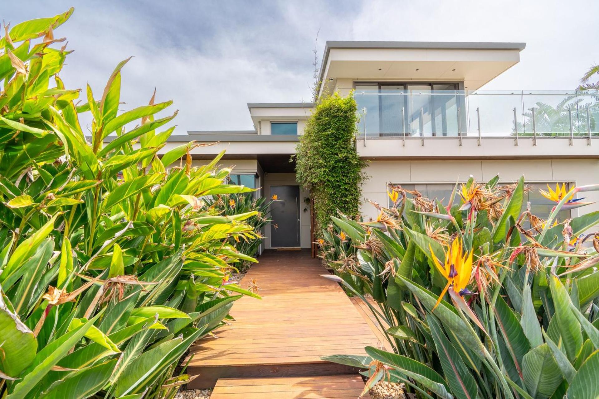Clifftop Luxury with Pool