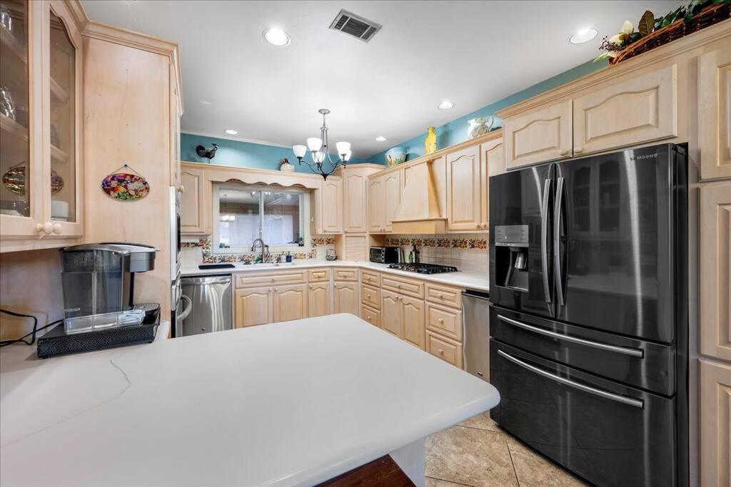 Waterfront & Pet-friendly 3-Acre Home with fire-pit view 3
