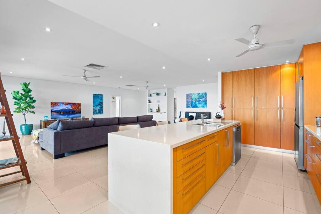 ZenLux 4BR Waterfront Penthouse Pad 270 Panoroma
