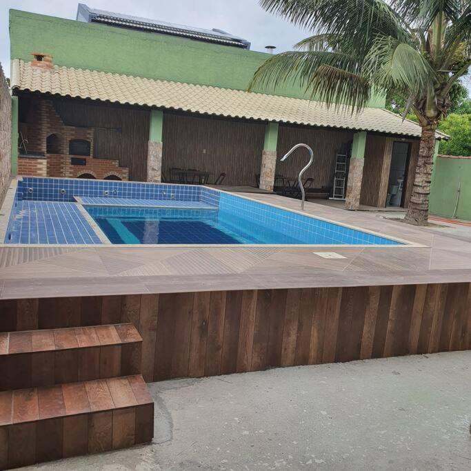 Pé na areia, água de coco, mar!