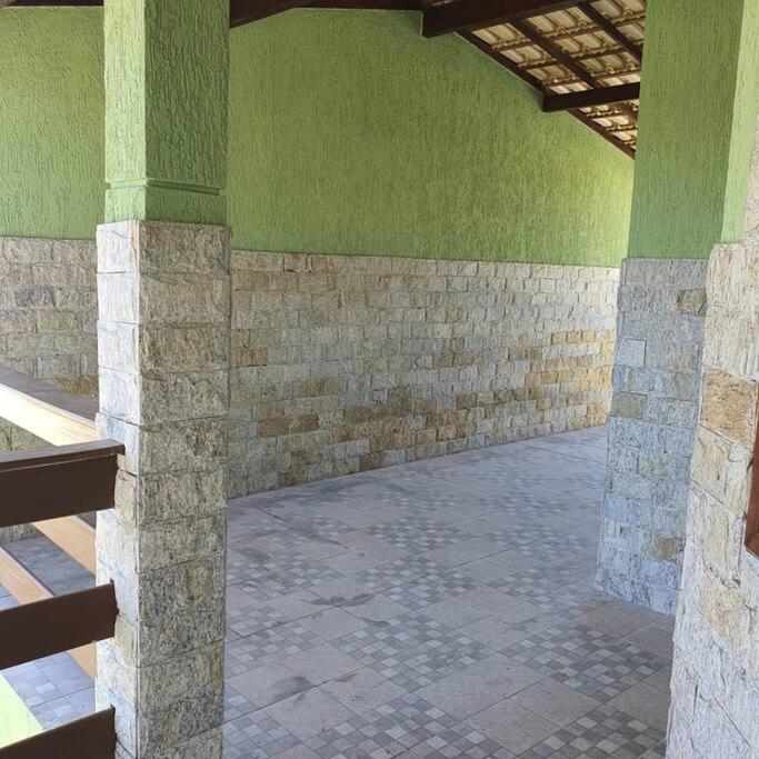 Pé na areia, água de coco, mar!