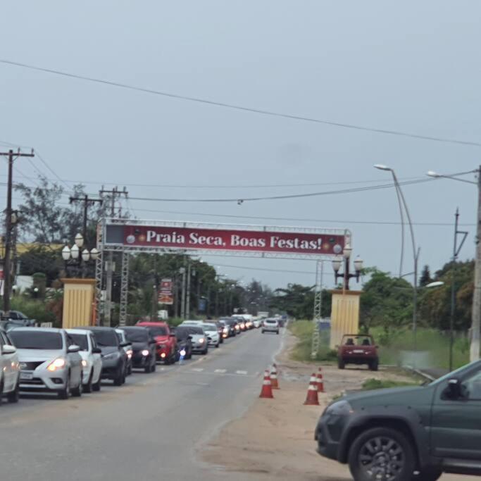 Pé na areia, água de coco, mar!