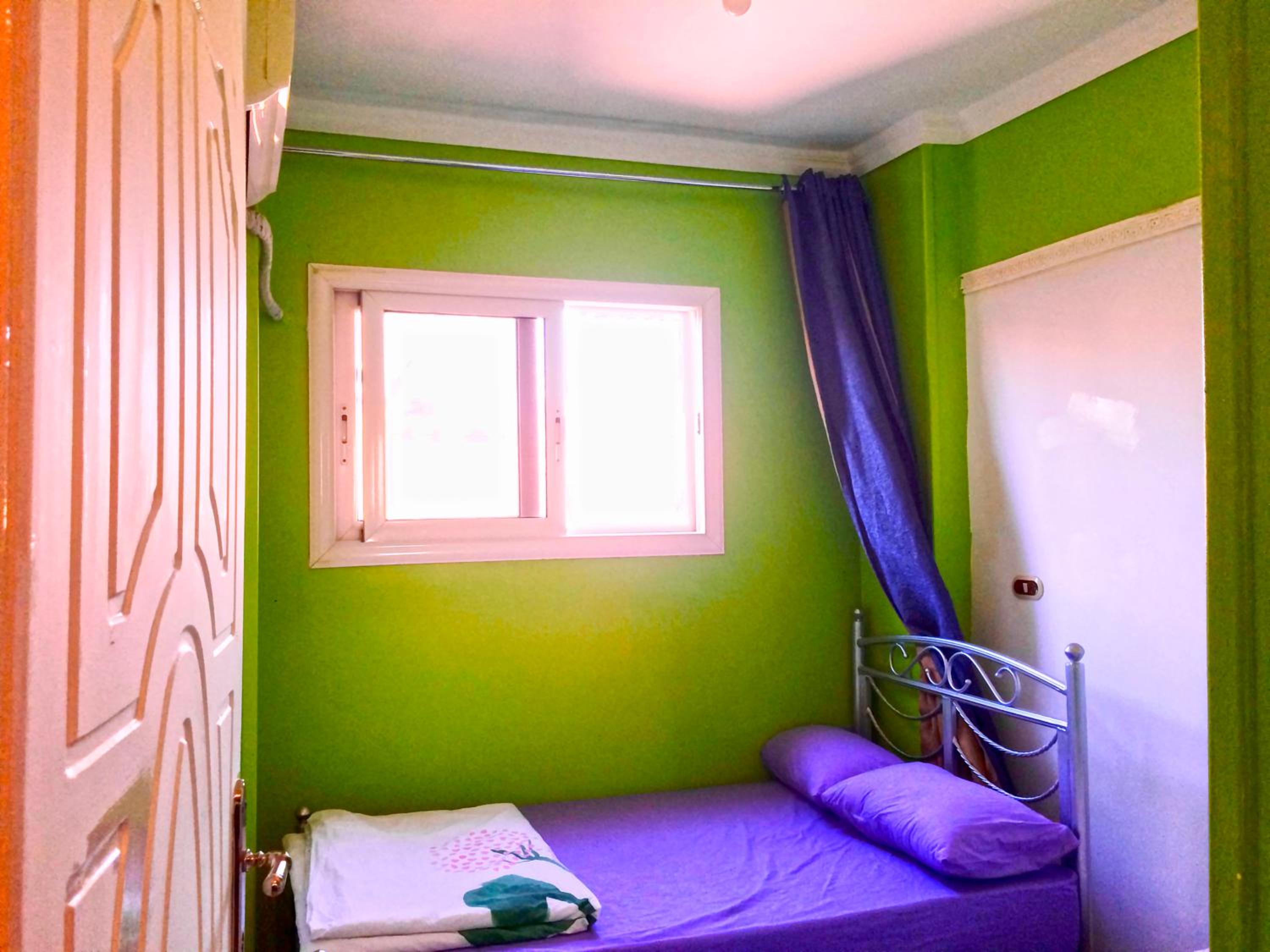 Men Only - Cozy Private Room with Shared Bathroom in Heliopolis AC 30Mbps WiFi 5G