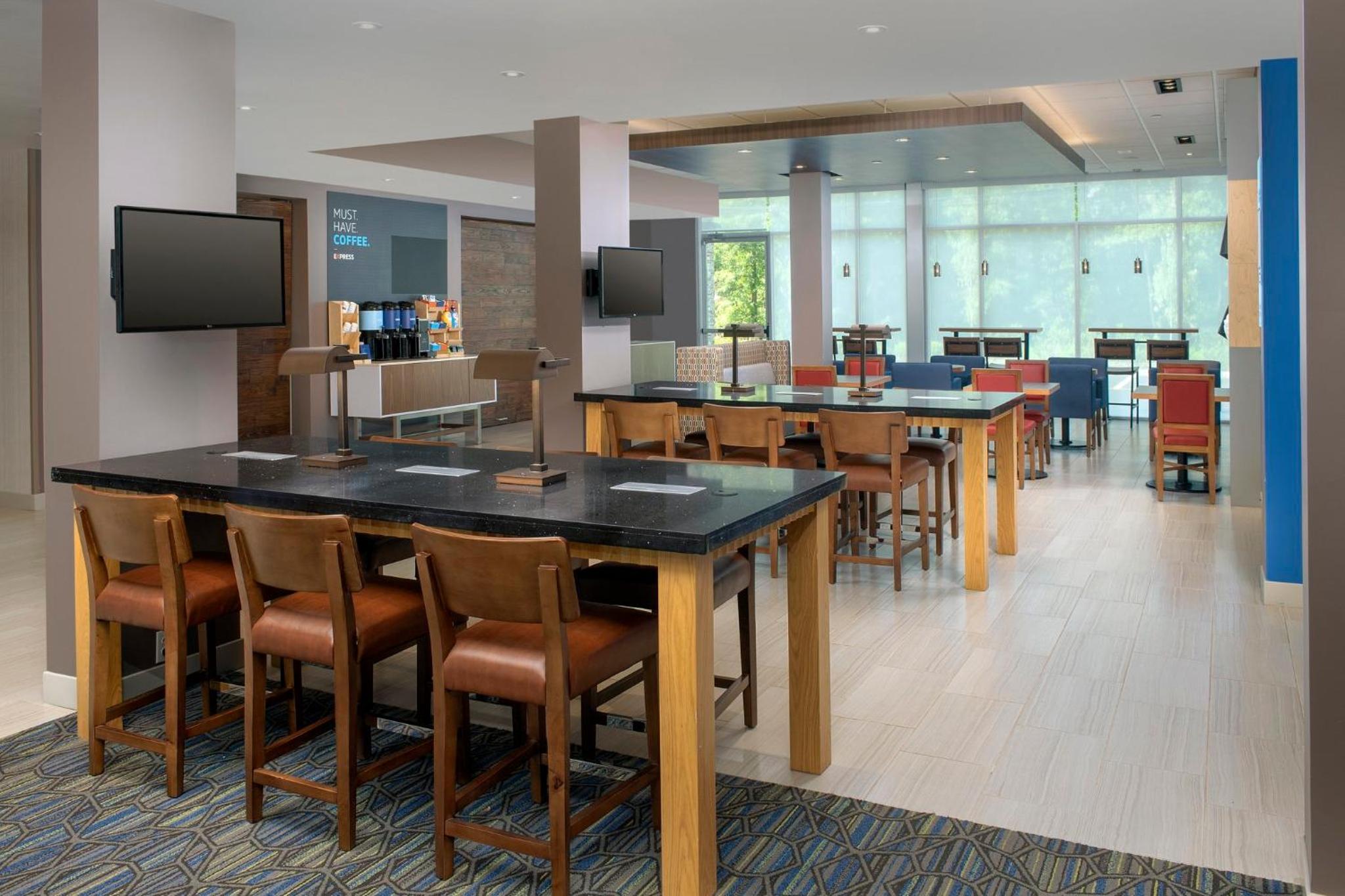 Kingsland Vacations - Holiday Inn Express Suites Kingsland I-95-Naval Base Area, an IHG Hotel - Property Image 25