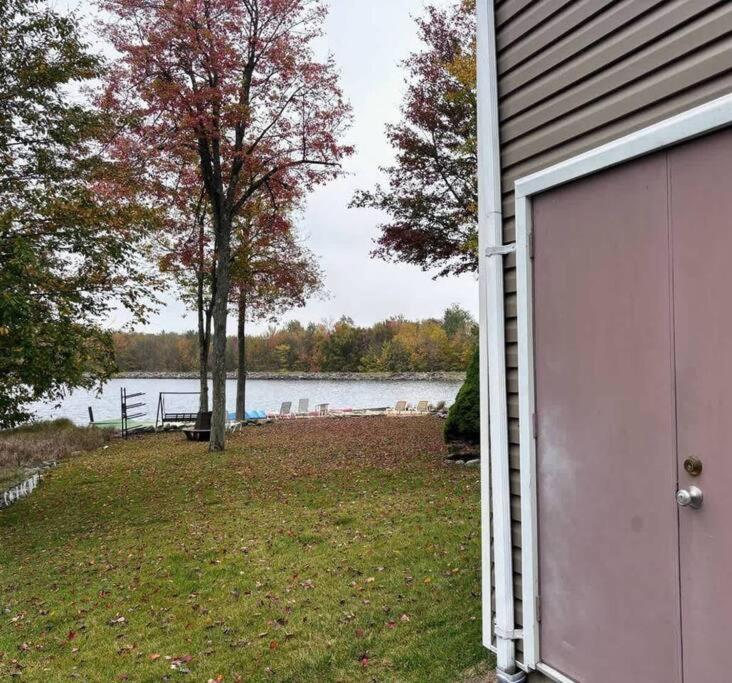 5-Bedroom Lakefront, private beach wifi AC boat & view 4