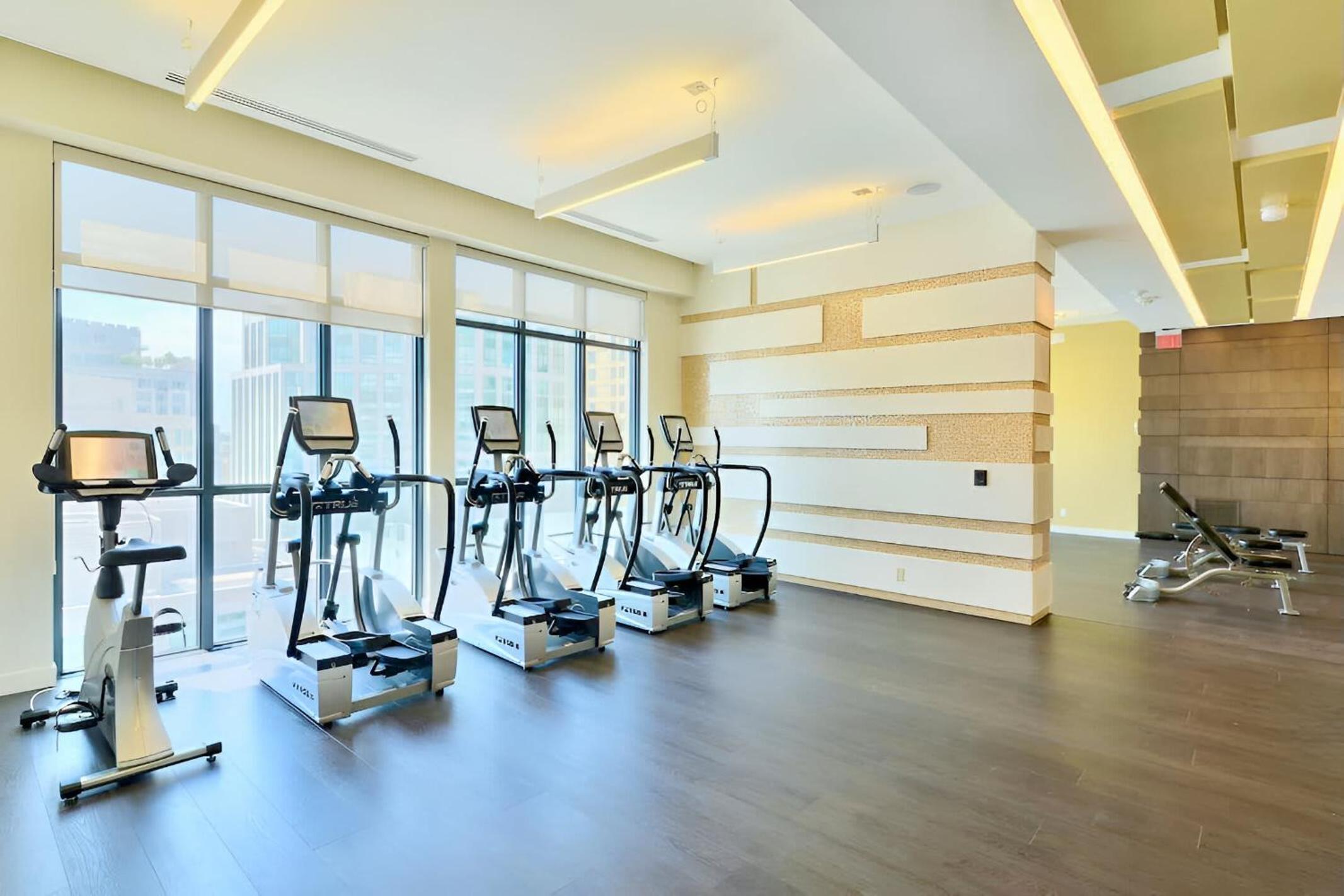 Luxury 1BR Condo - King Bed - Stunning City View
