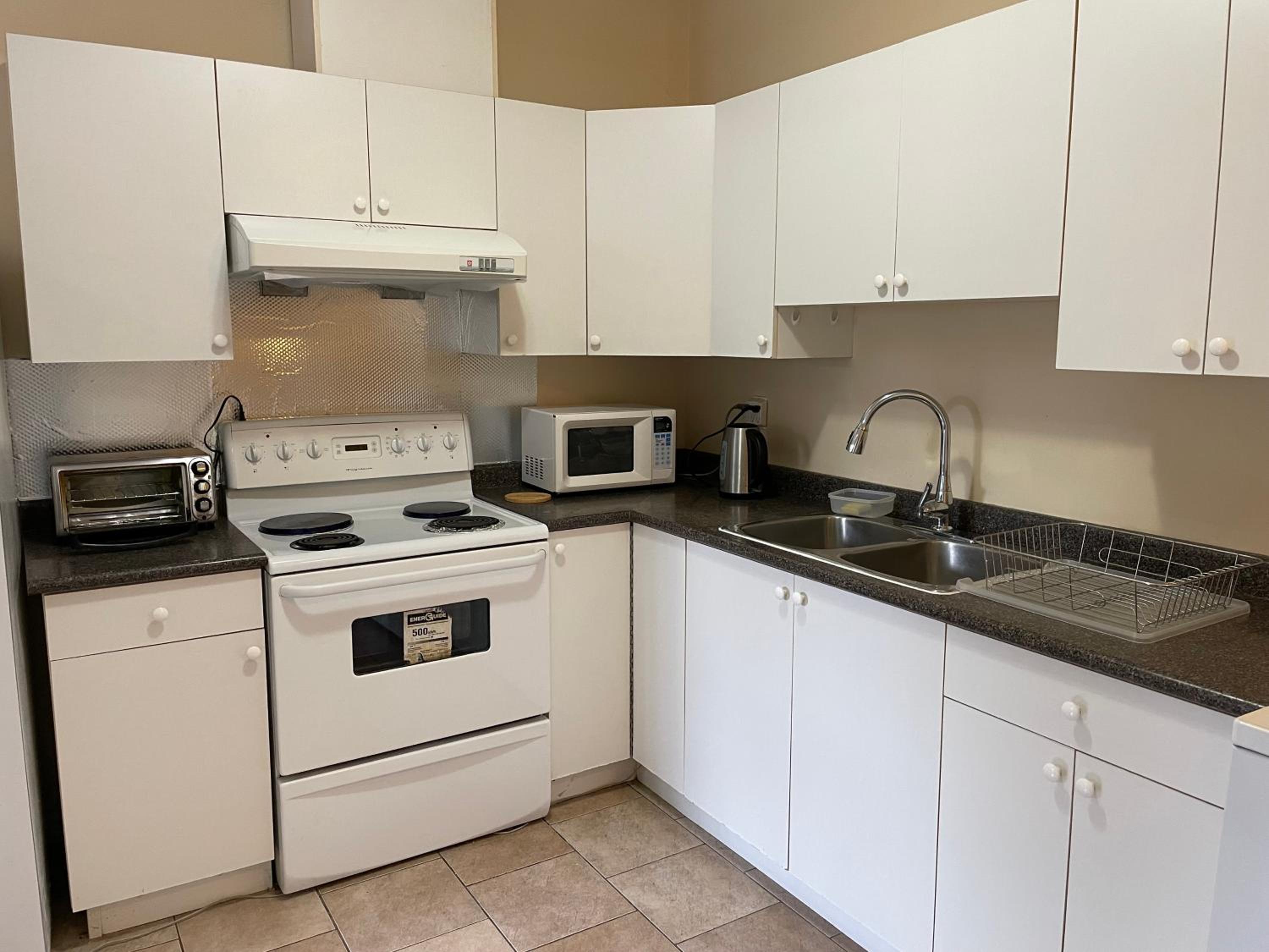 Metrotown 1 bedroom suite or apartment by Hong