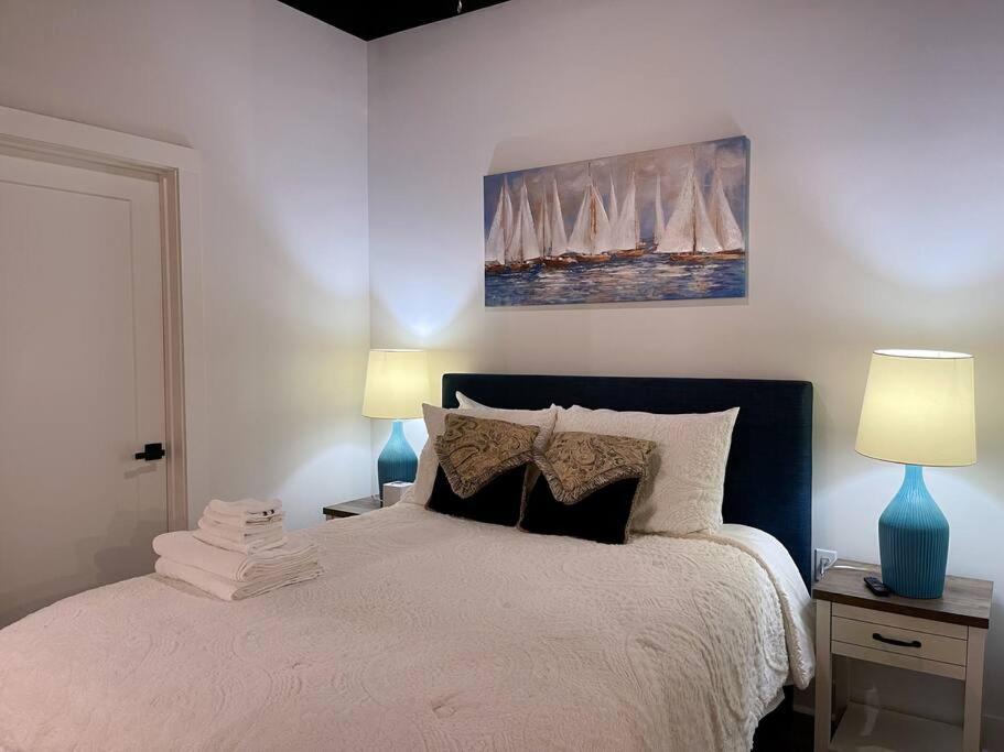French Lavender Studio Close to Downtown view 4