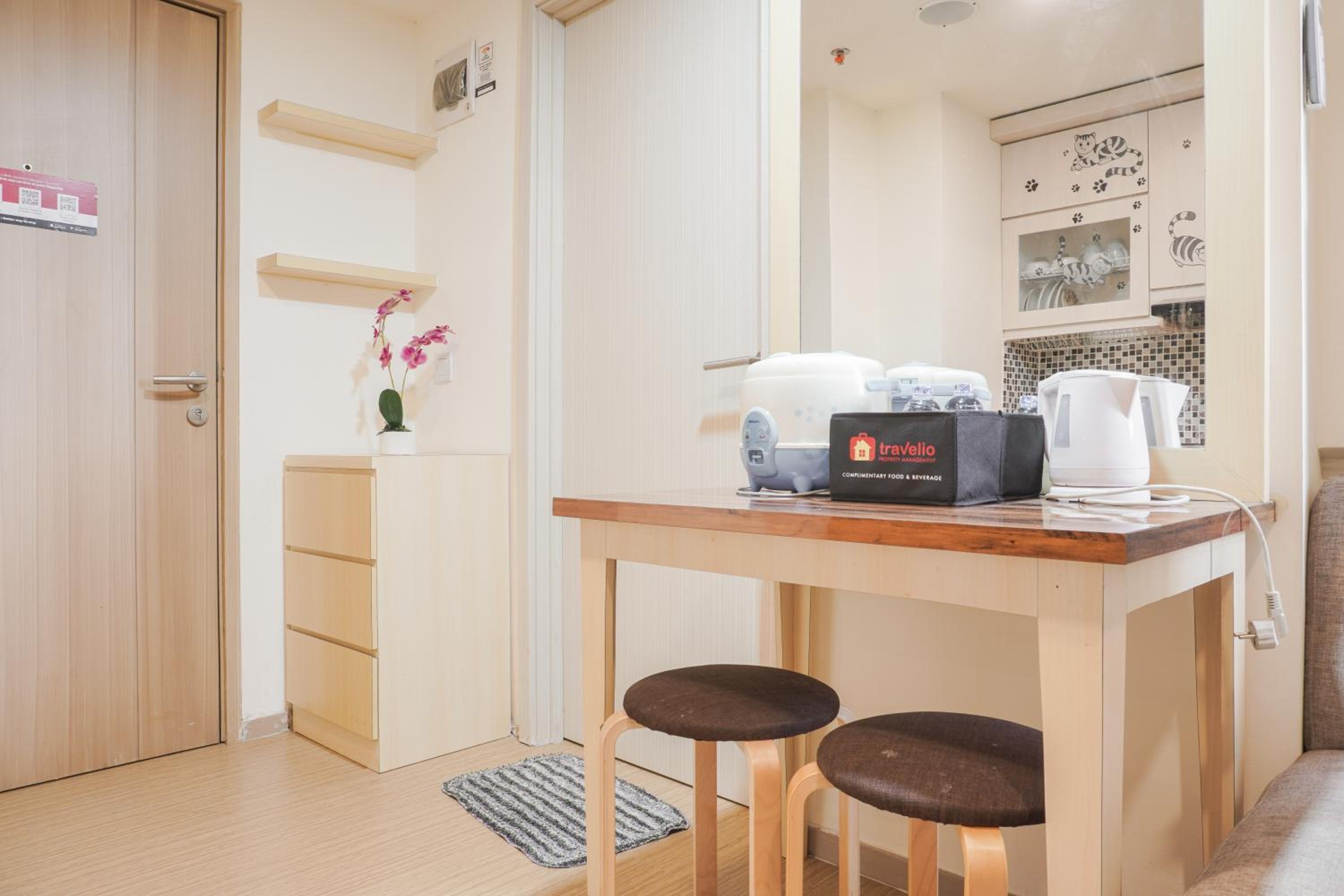 Comfort 1BR with Working Room at Meikarta Apartment By Travelio view 3
