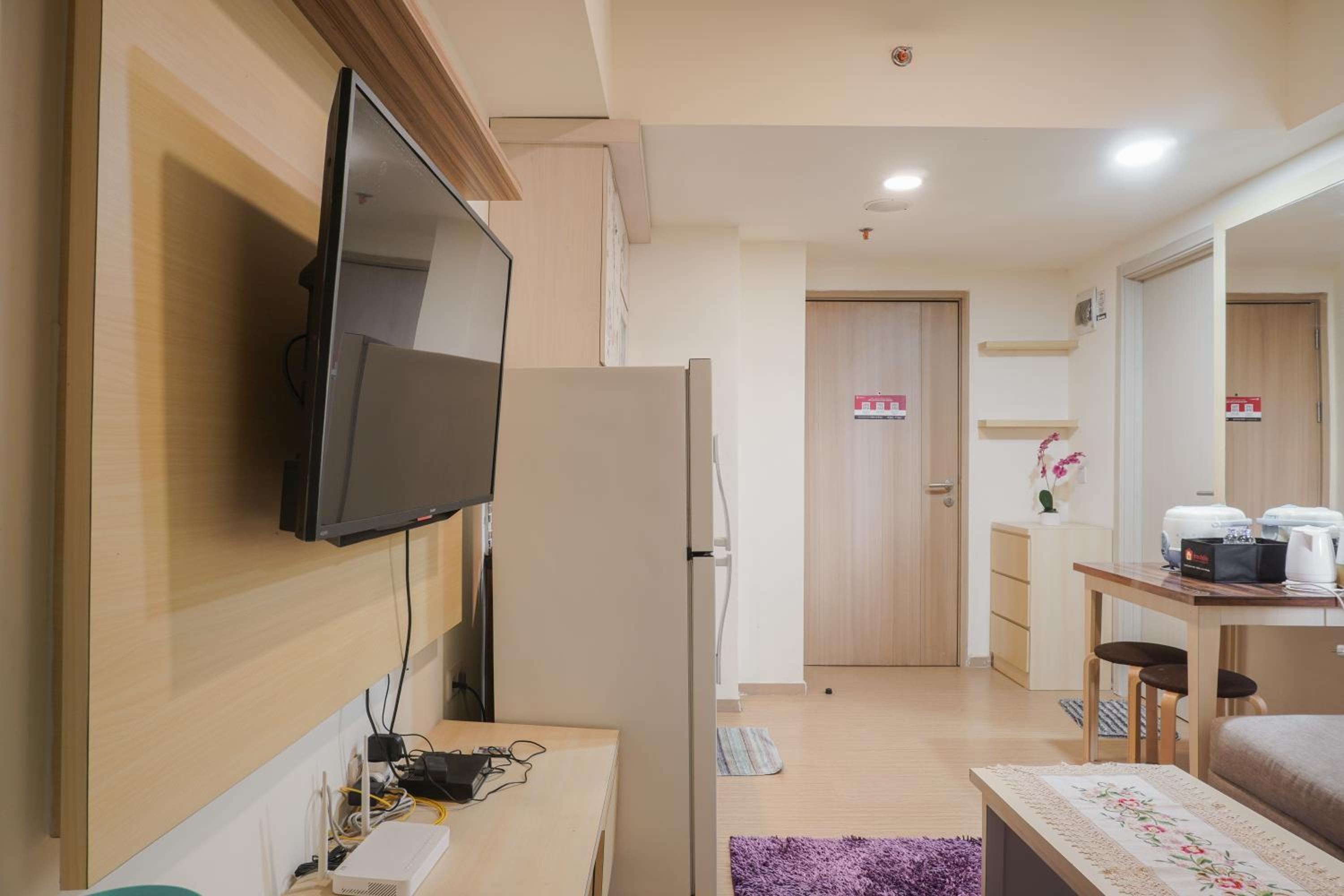 Comfort 1BR with Working Room at Meikarta Apartment By Travelio view 5